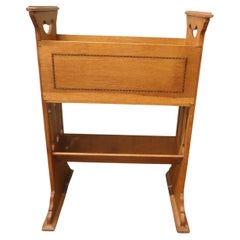 Arts and Crafts 2 Tier Golden Oak Bücherregal   Dieses Bücherregal aus Eiche hat 2 offene Regale