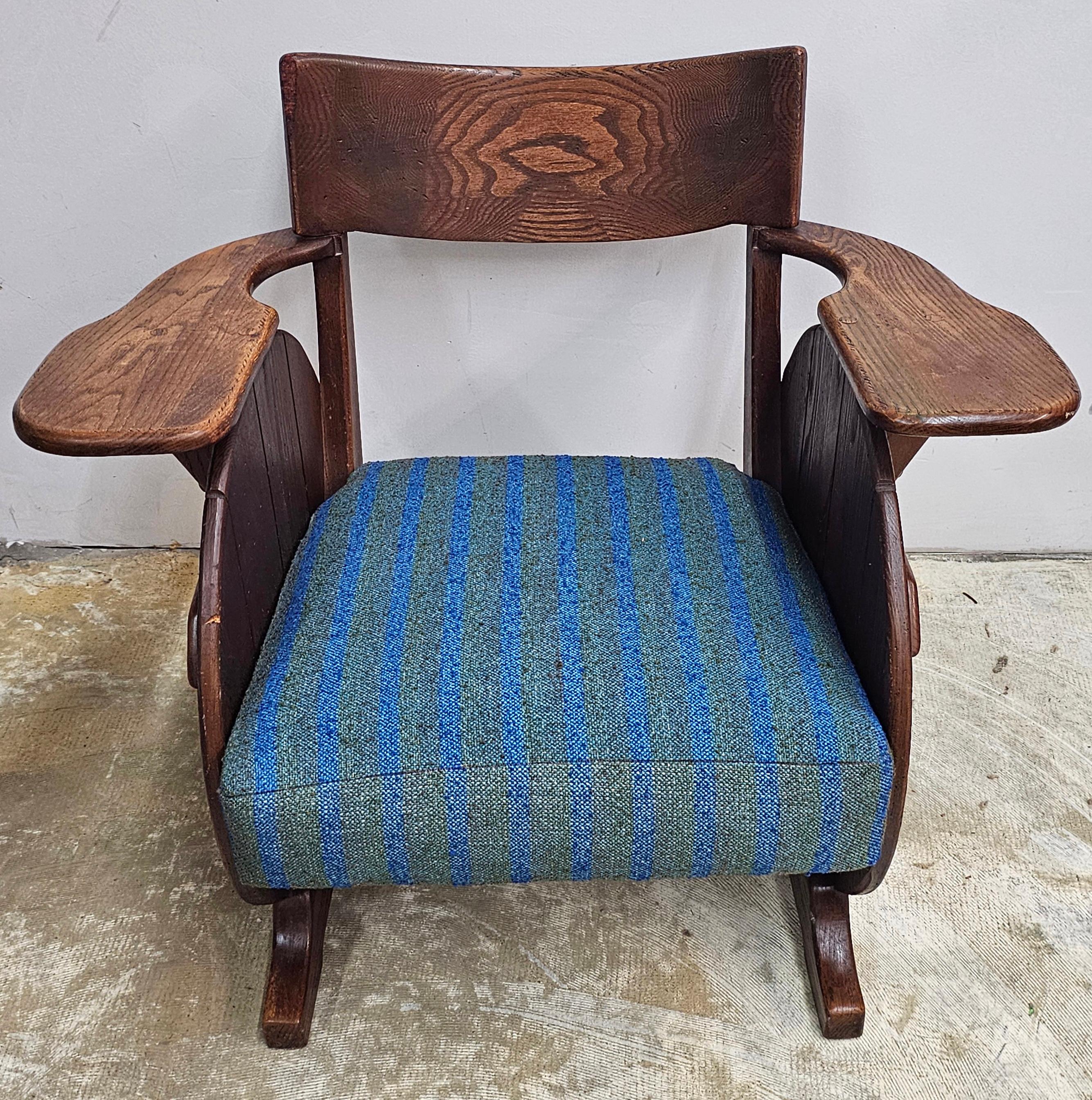 Early 20th Century Antike Addirondack Handcrafted Mission Eiche und blau gepolsterten Sitz Lounge Chair. Maße 32