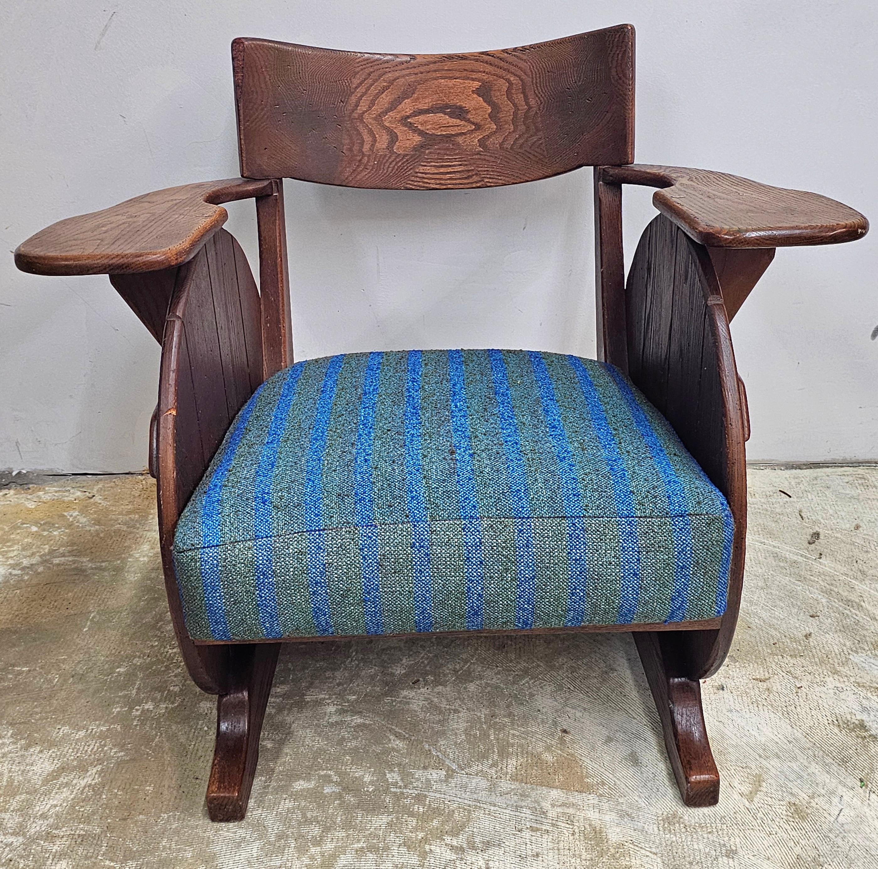 Arts and Crafts Adirondack Mission Eichenholz & Blau gepolsterter Loungesessel, ca. 1920er Jahre (amerikanisch) im Angebot