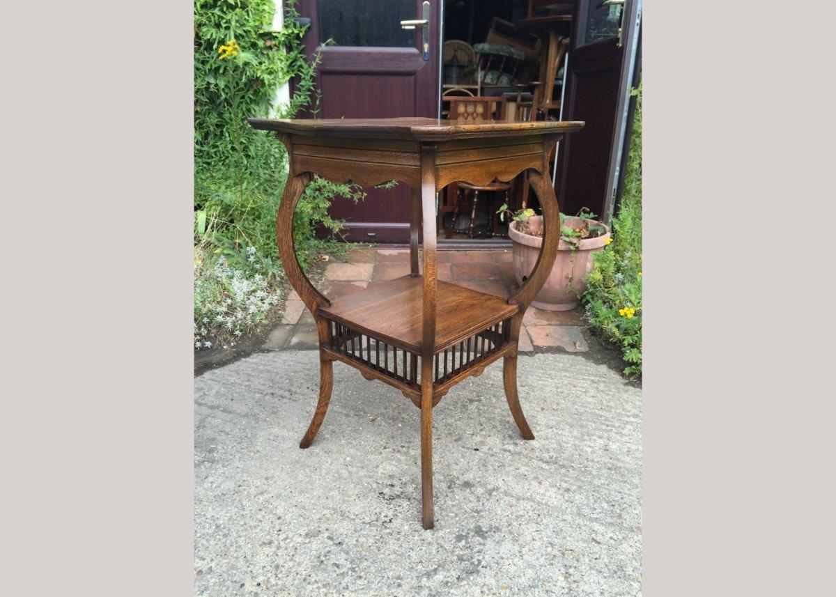  E W Godwin, style of. A pair of Ash Arts & Crafts Anglo-Japanese Side Tables. In Good Condition For Sale In London, GB