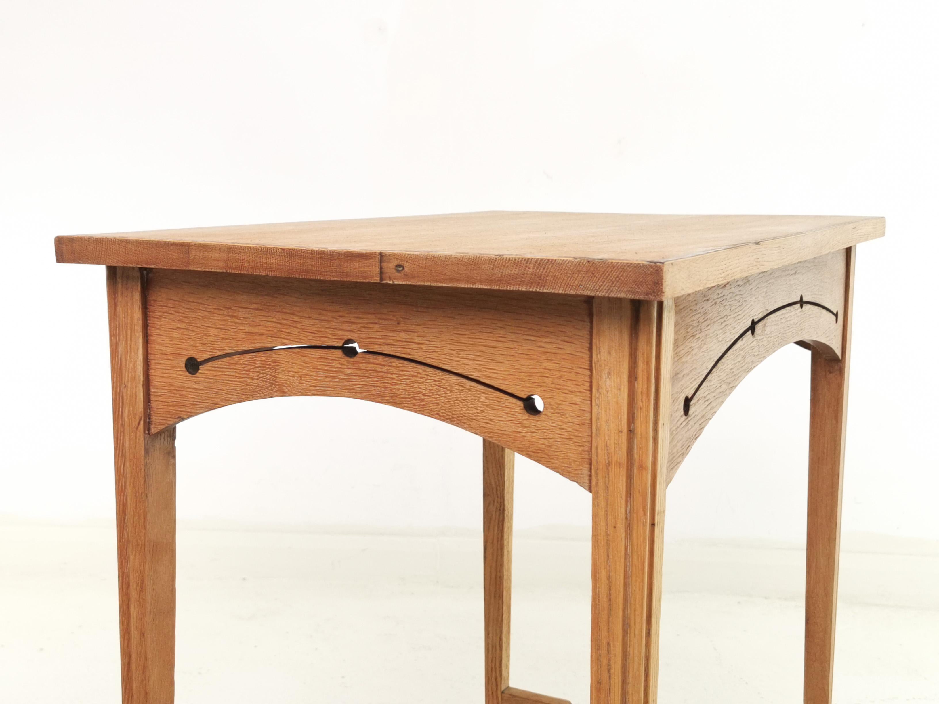 20th Century Arts & Crafts Antique Oak Side Table