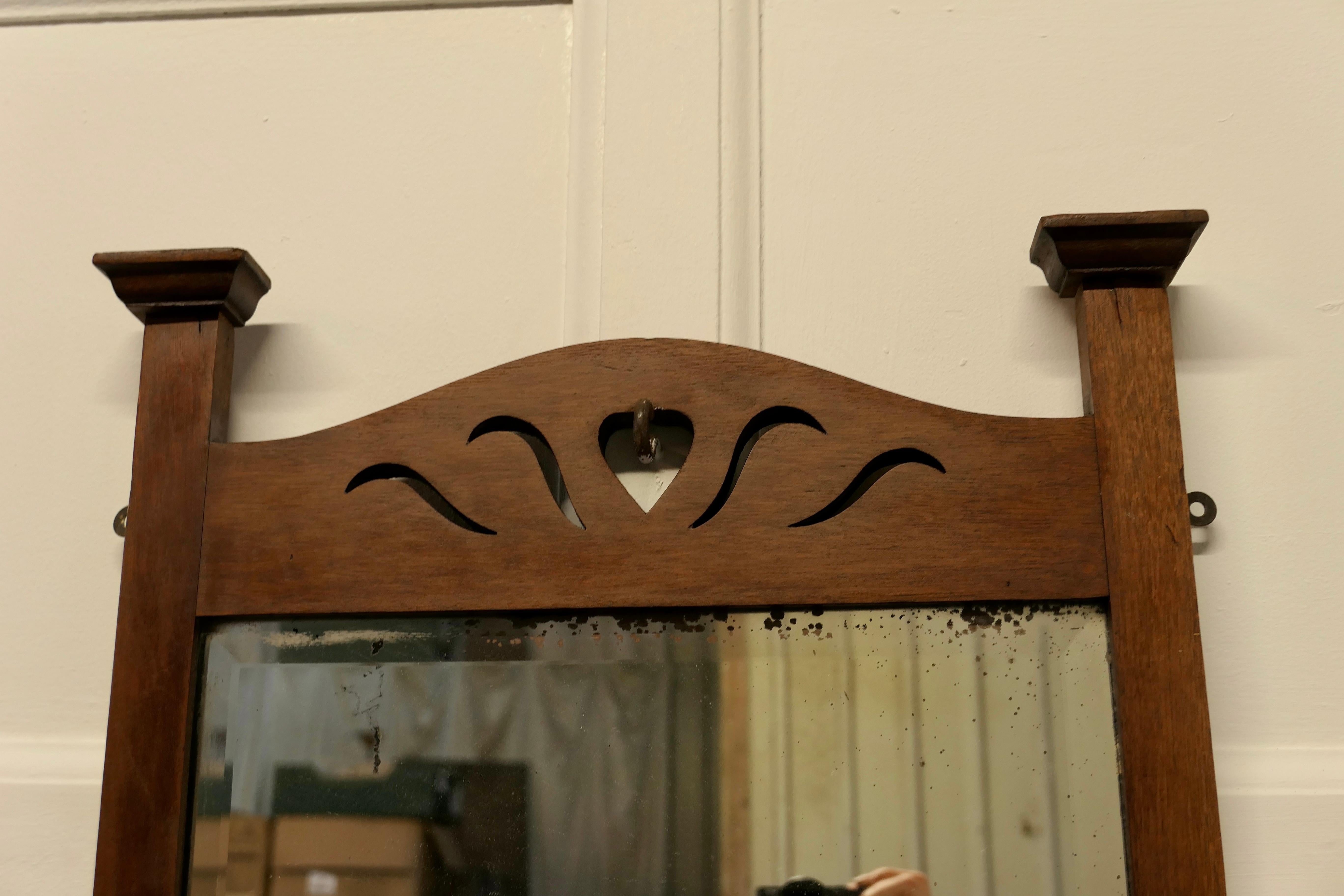 Specchio da parete per bagno Arts and Crafts con portasciugamani in vendita 1