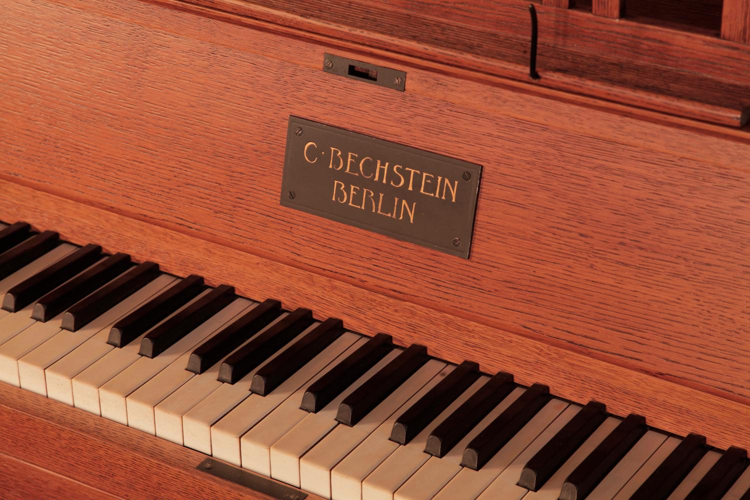 Arts and Crafts, Bechstein model 9 Upright Piano in Oak by Walter Cave In Good Condition For Sale In Leeds, GB