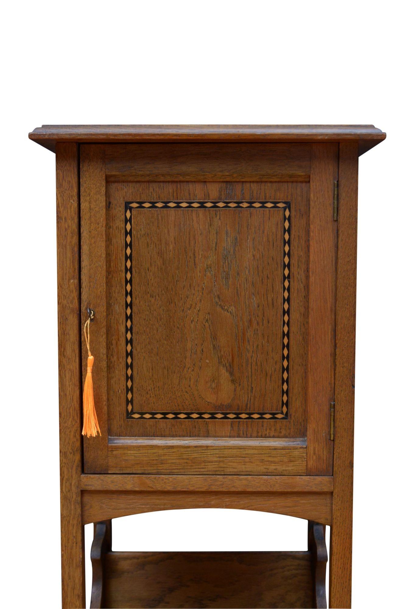 Arts and Crafts Bedside Cabinet in Oak For Sale 1