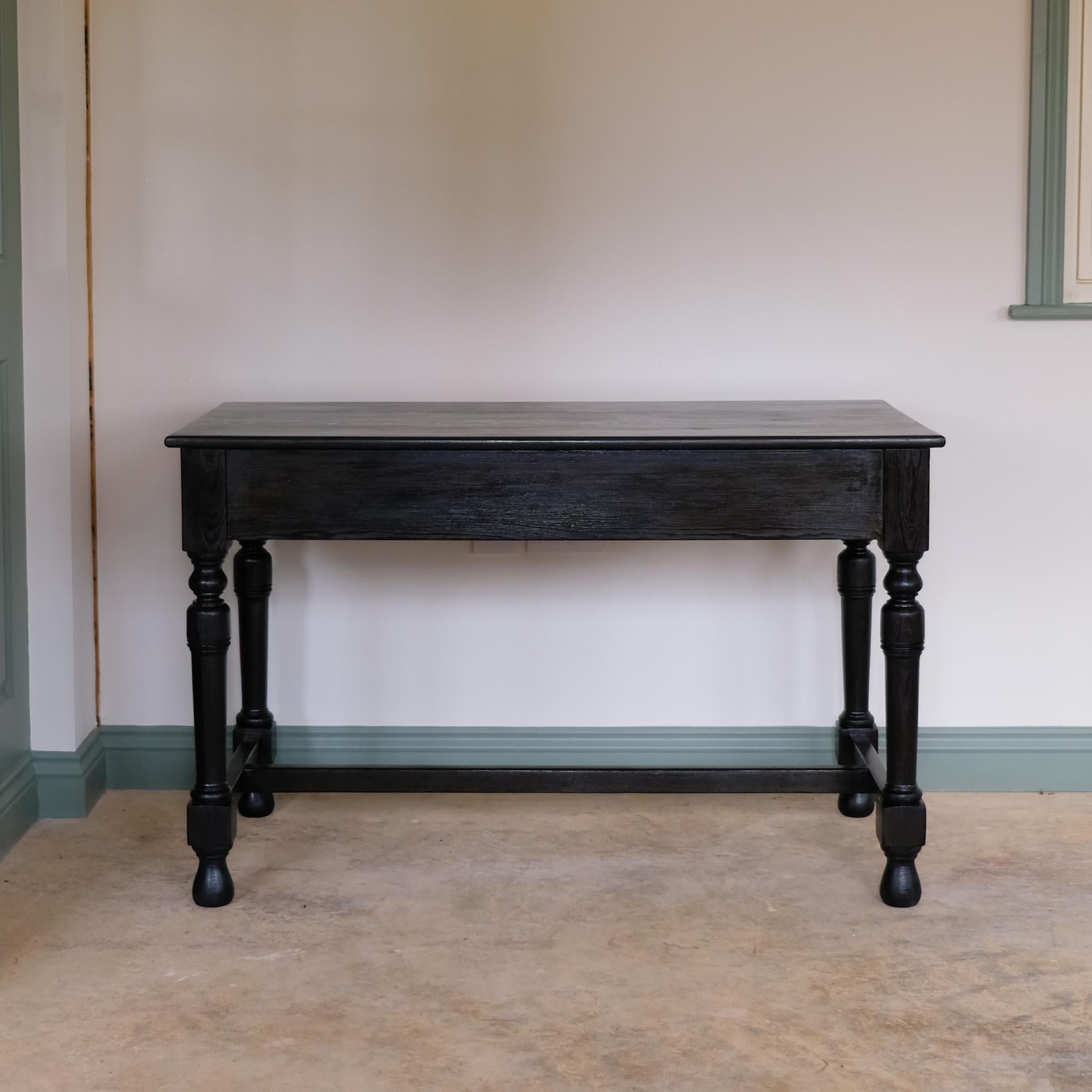 Britannico Scrivania in rovere blu di artigianato artistico in vendita