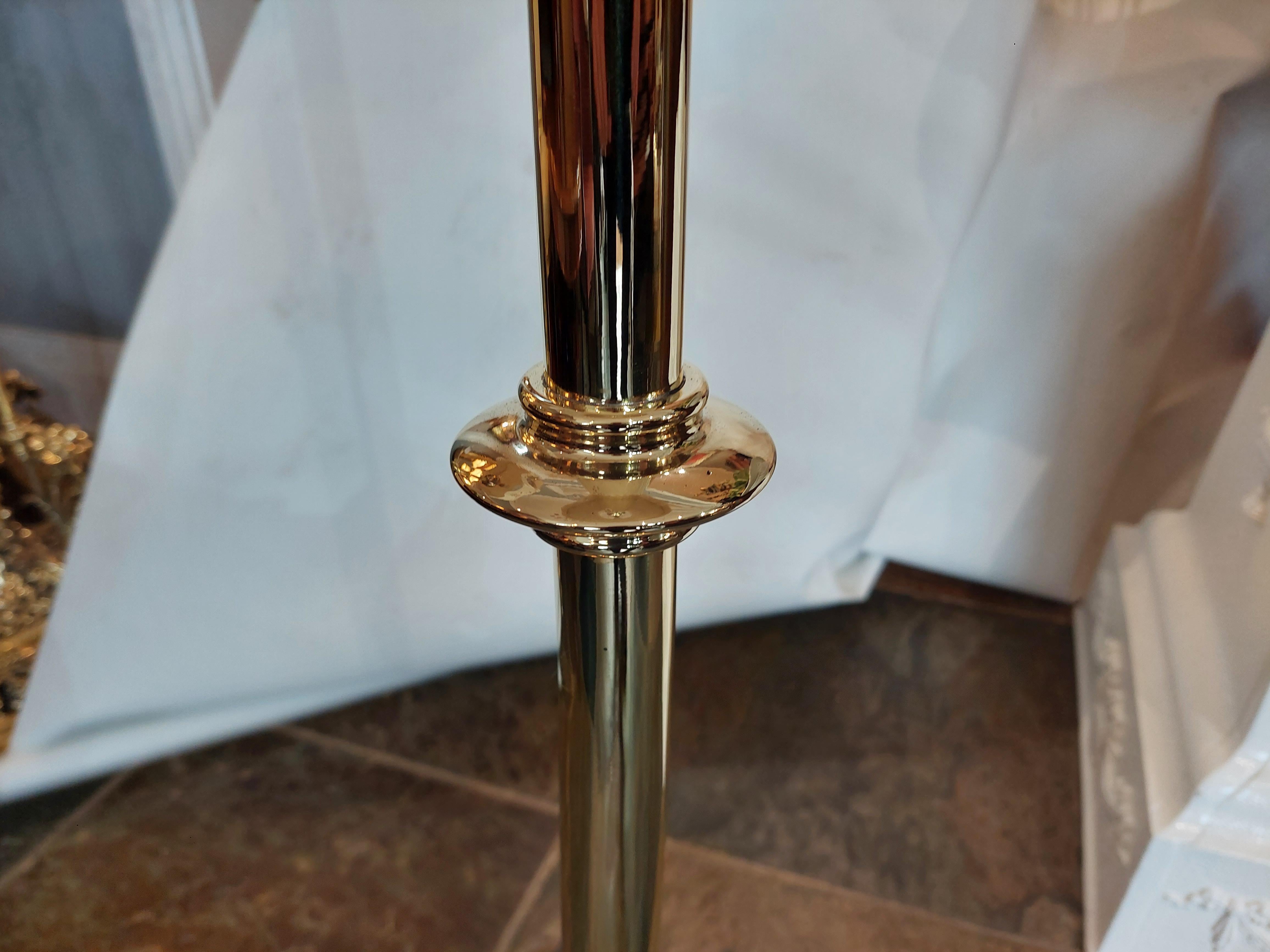Début du 20ème siècle Lampe standard extensible en laiton Arts and Crafts en vente