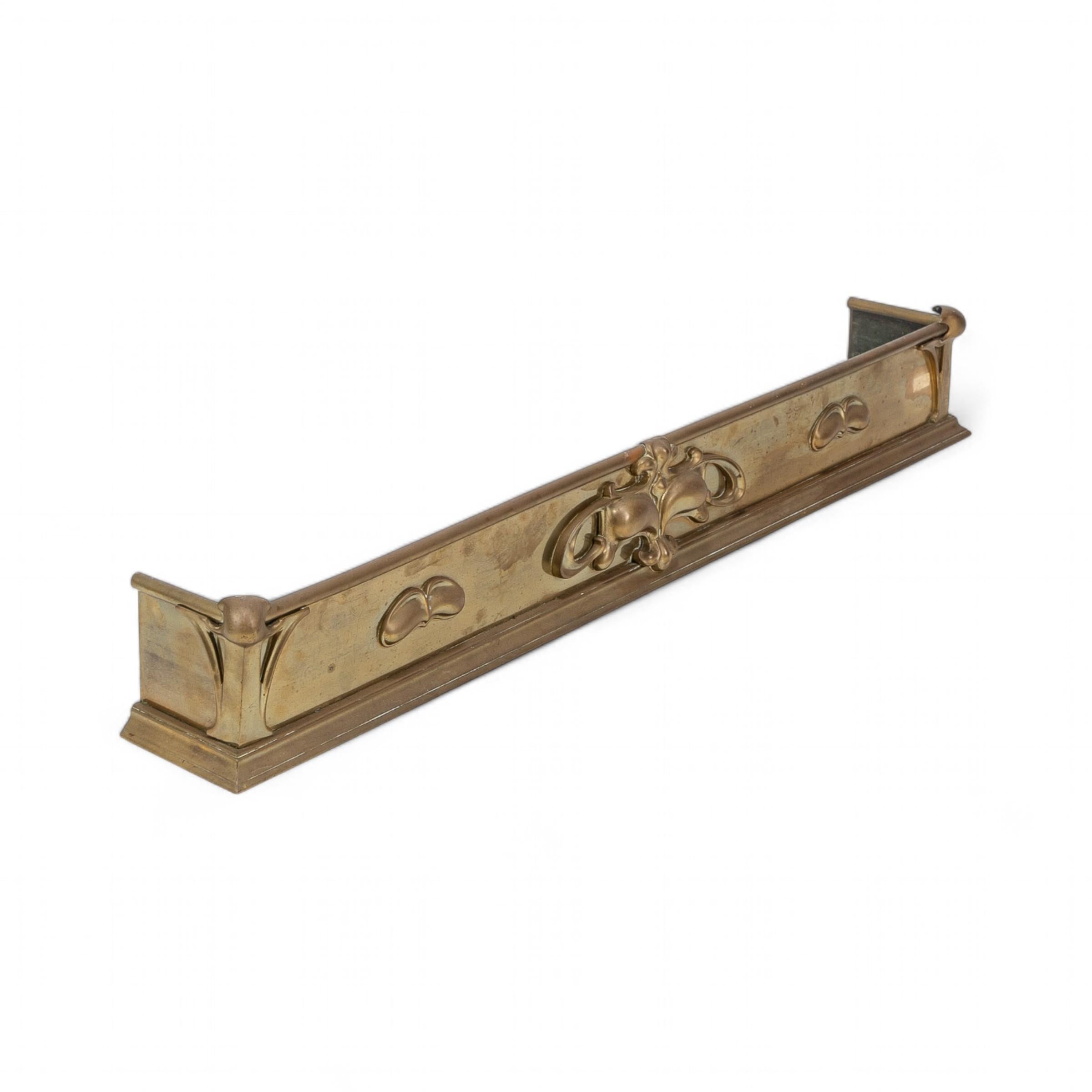 Arts and Crafts brass fender adorned with embossed floral decorations For Sale 2