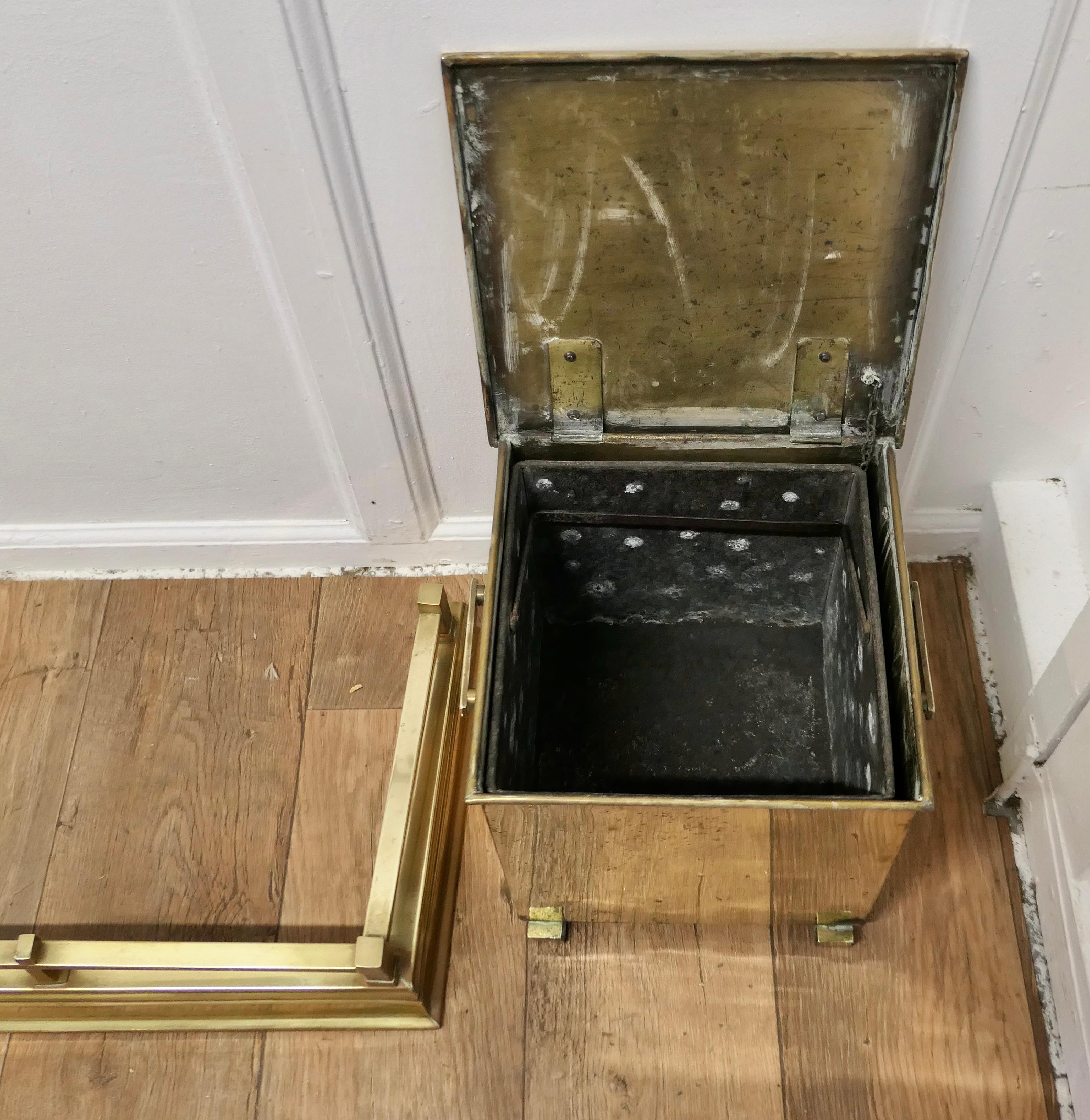 Arts and Crafts Brass Fender with Coal and Log Boxes    For Sale 3
