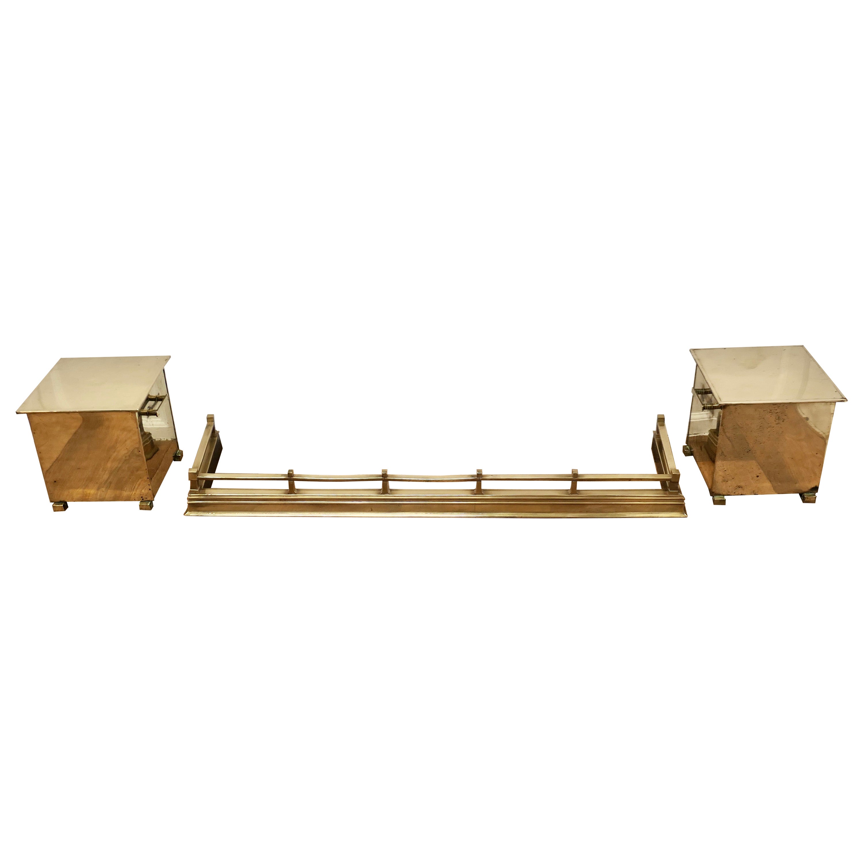 Arts and Crafts-Messing-Fender mit Kohle- und Log-Kasten aus Messing im Angebot