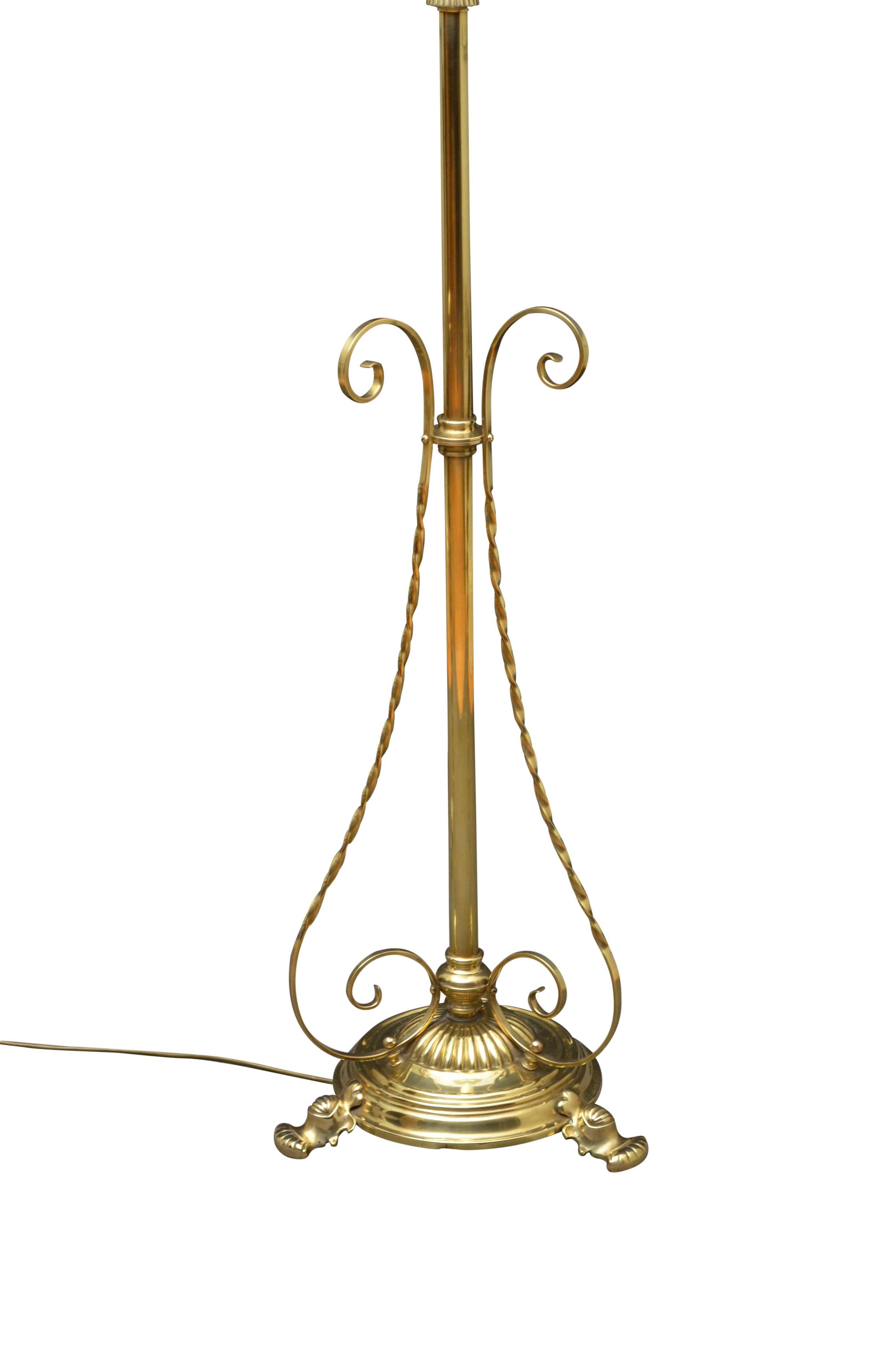Anglais Arts & Crafts Brass Floor Lamp en vente