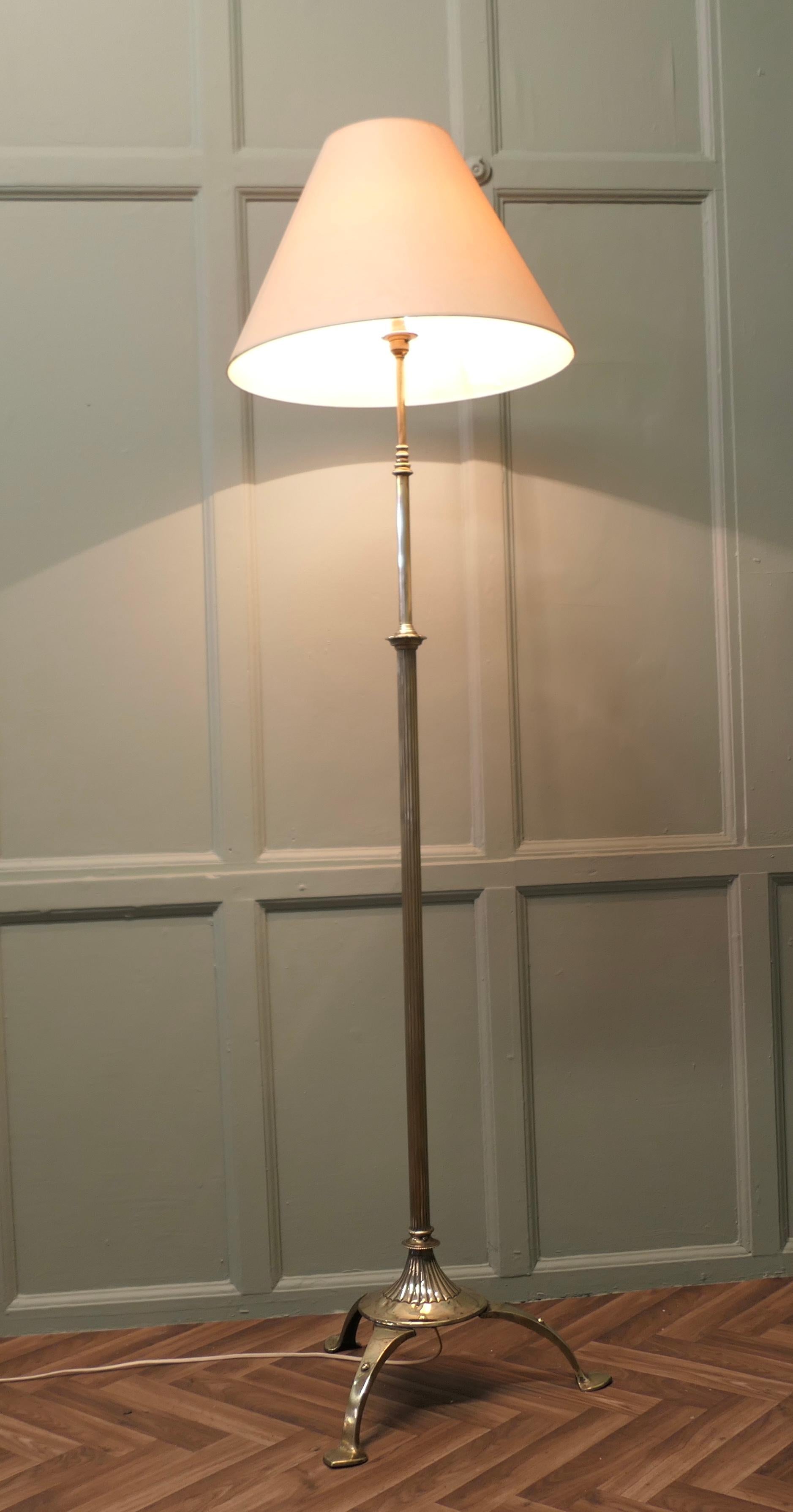 Début du 20ème siècle Lampadaire en laiton Arts and Crafts Standard Lamp en vente
