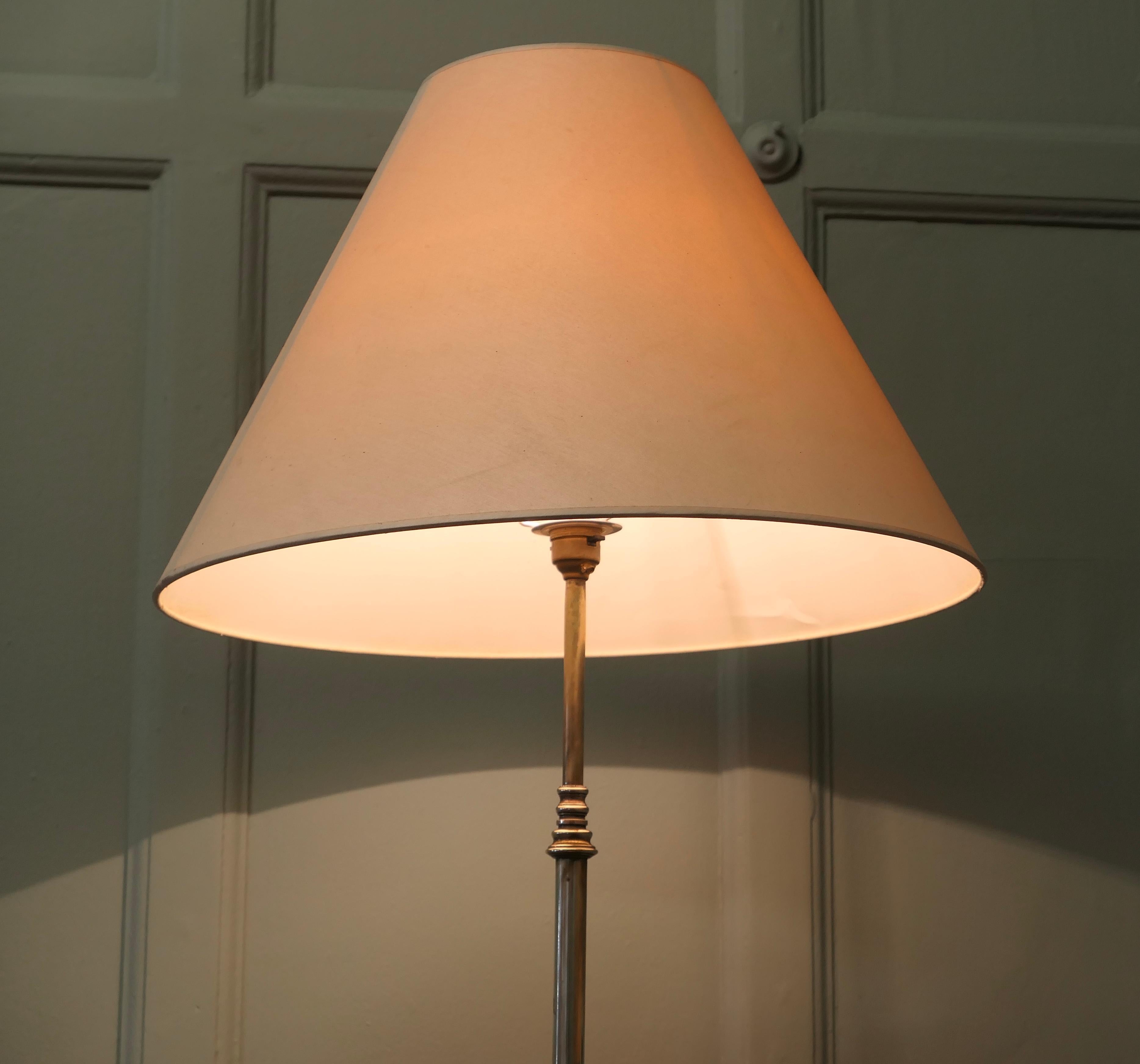 Lampadaire en laiton Arts and Crafts Standard Lamp en vente 1