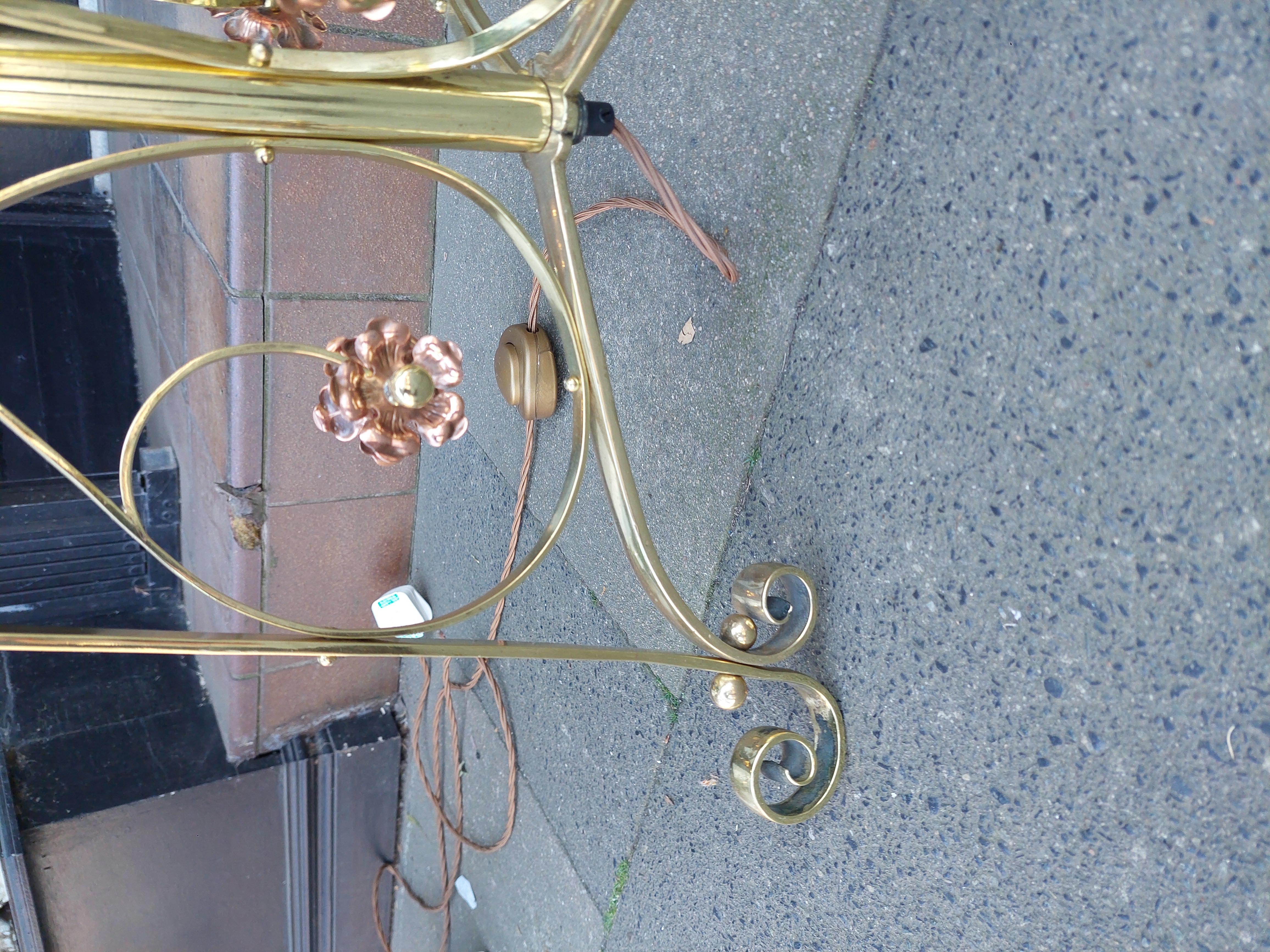 Lampada a olio regolabile standard in ottone di Arts and Crafts in vendita 3