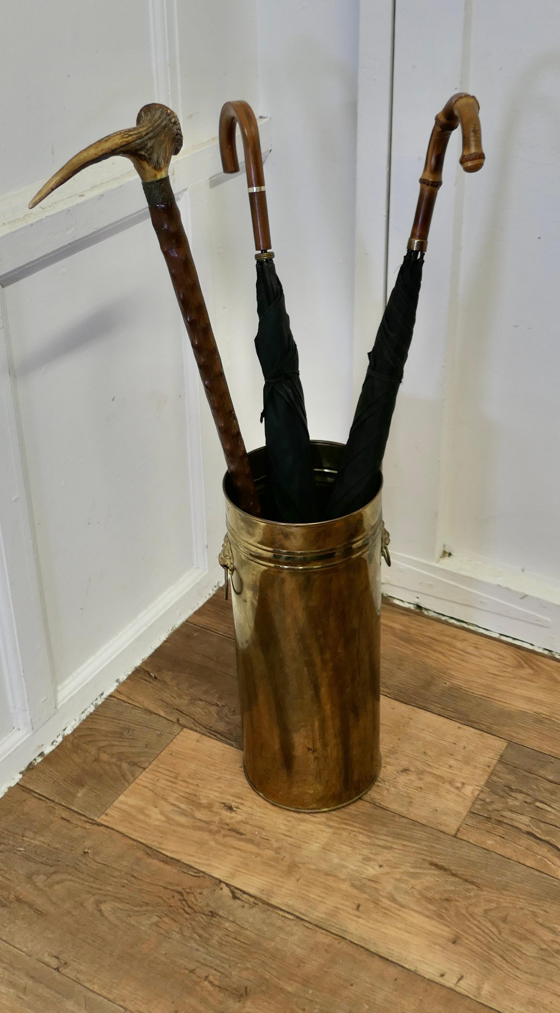 Arts and Crafts Brass Stick Stand, Umbrella Stand  Ein Stück von guter Qualität  (Messing) im Angebot