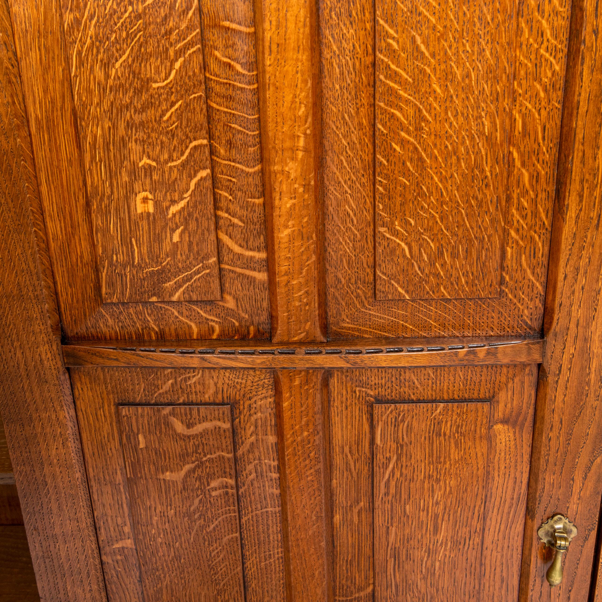 Arts and Crafts Breakfront Bookcase by Stanley Webb Davies, England circa 1925 For Sale 5