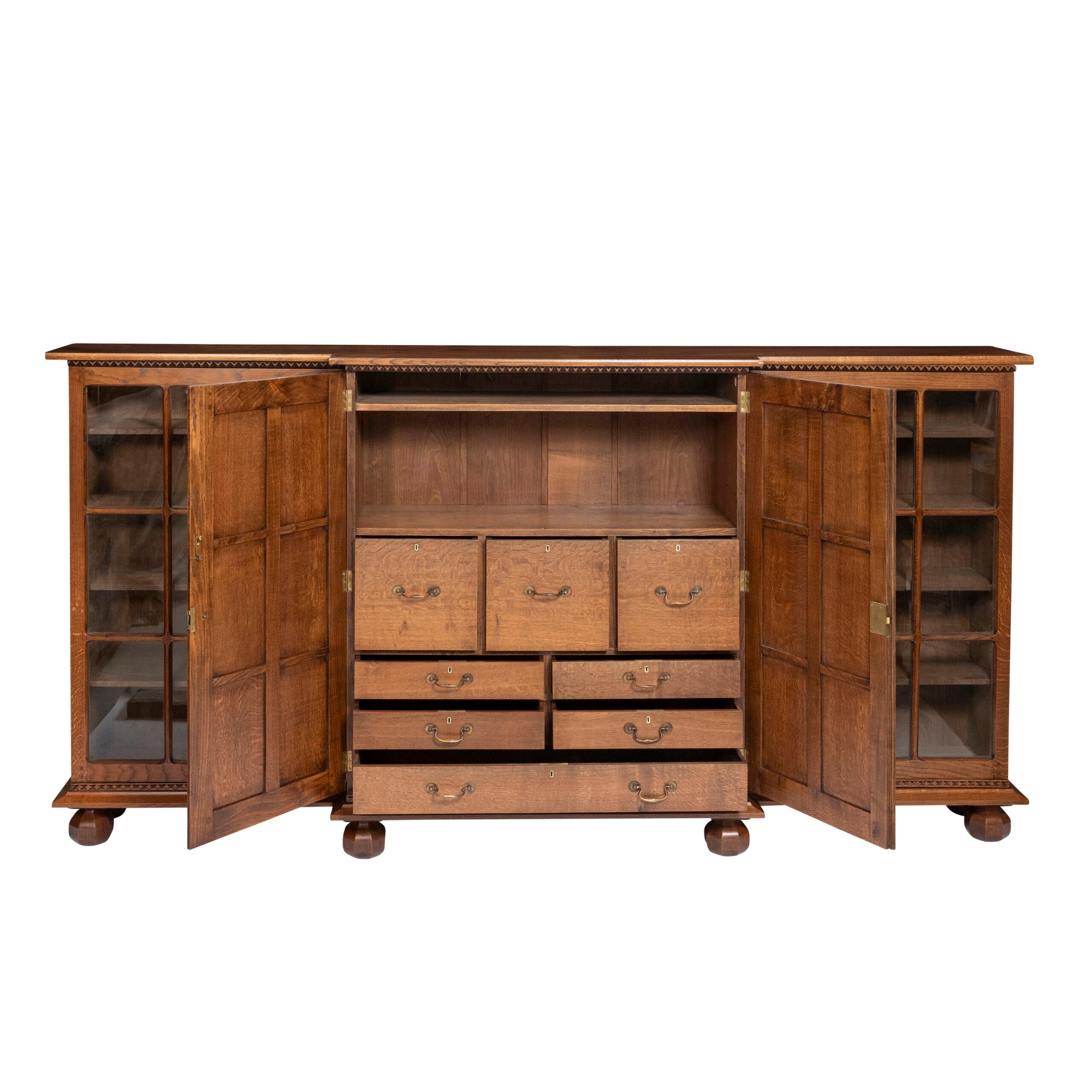 European Arts and Crafts Breakfront Bookcase by Stanley Webb Davies, England circa 1925 For Sale