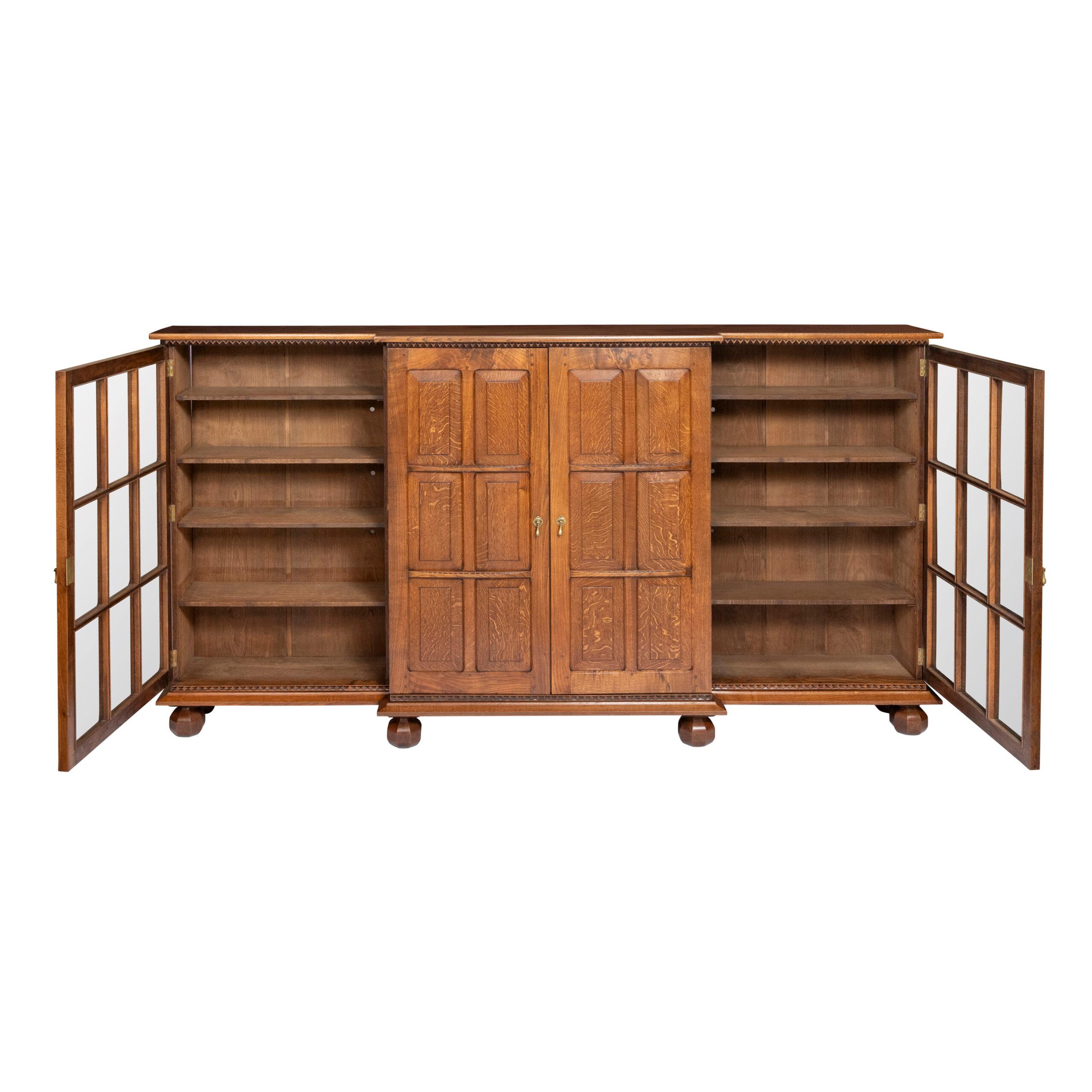 Arts and Crafts Breakfront Bookcase by Stanley Webb Davies, England circa 1925 In Good Condition For Sale In Knutsford, GB