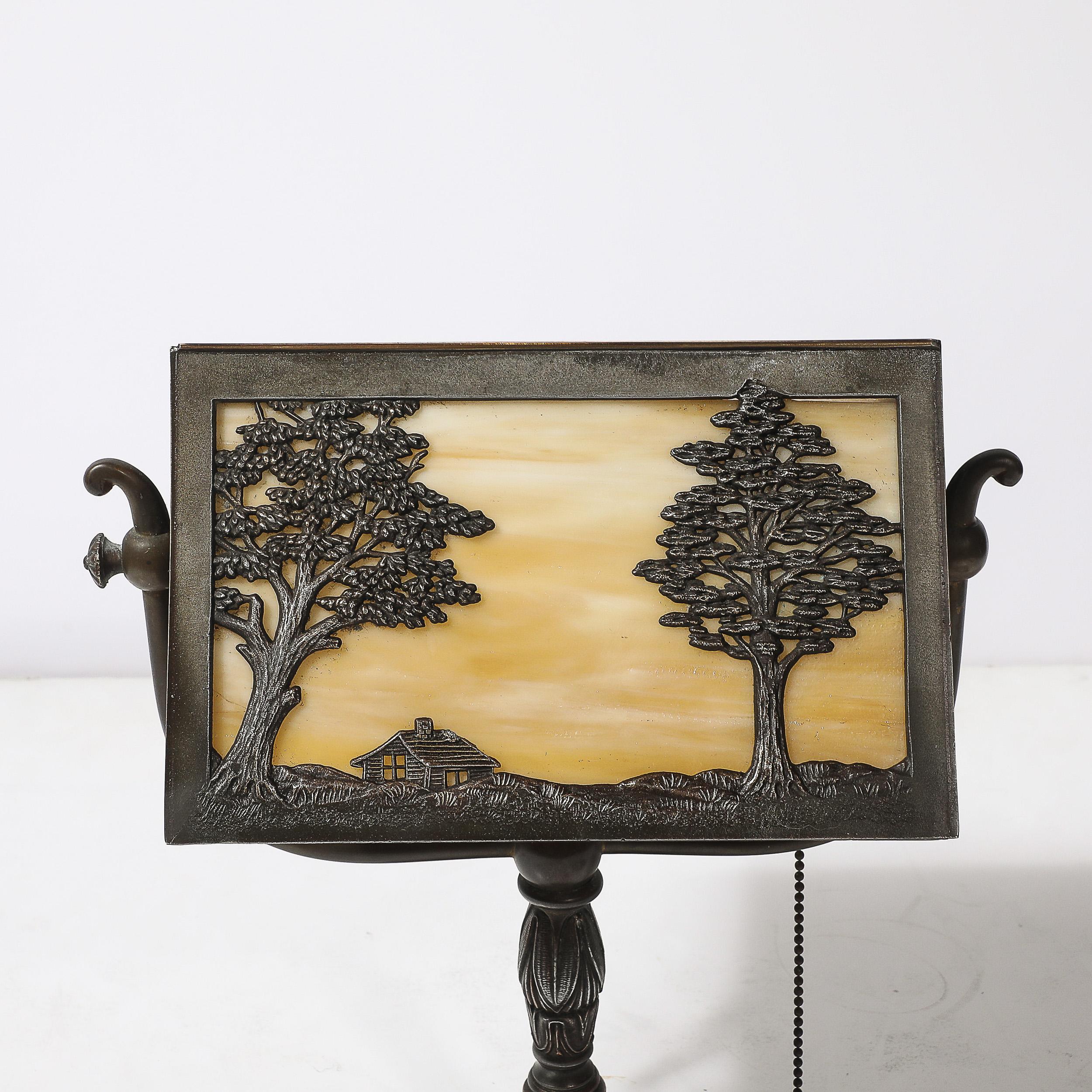 Lámpara de sobremesa Arts and Crafts Bronce Bradley & Hubbard Escénica con paneles de cristal de escoria en venta 3