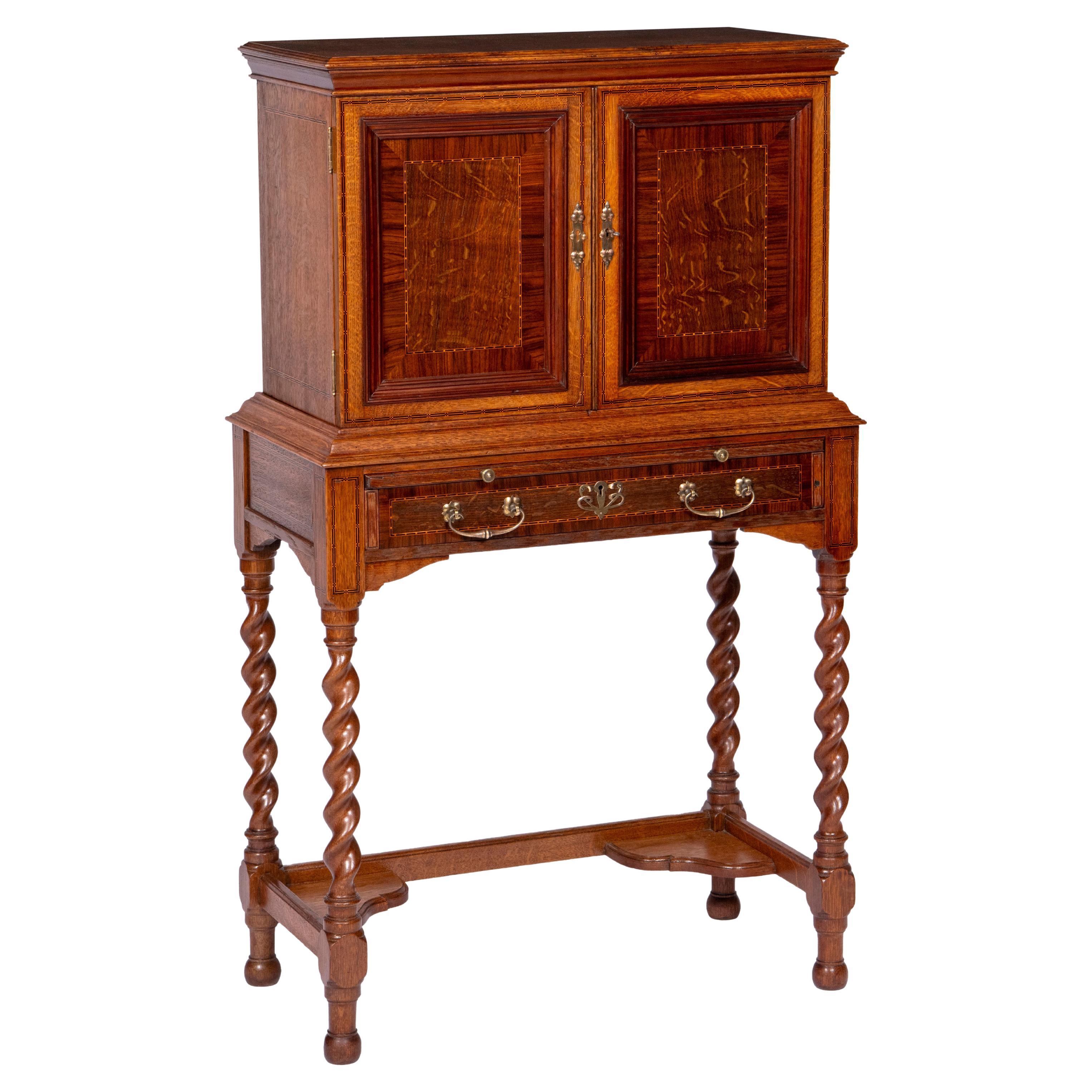 Arts and Crafts-Schrank  von Shapland & Petter aus Barnstaple, England, um 1900