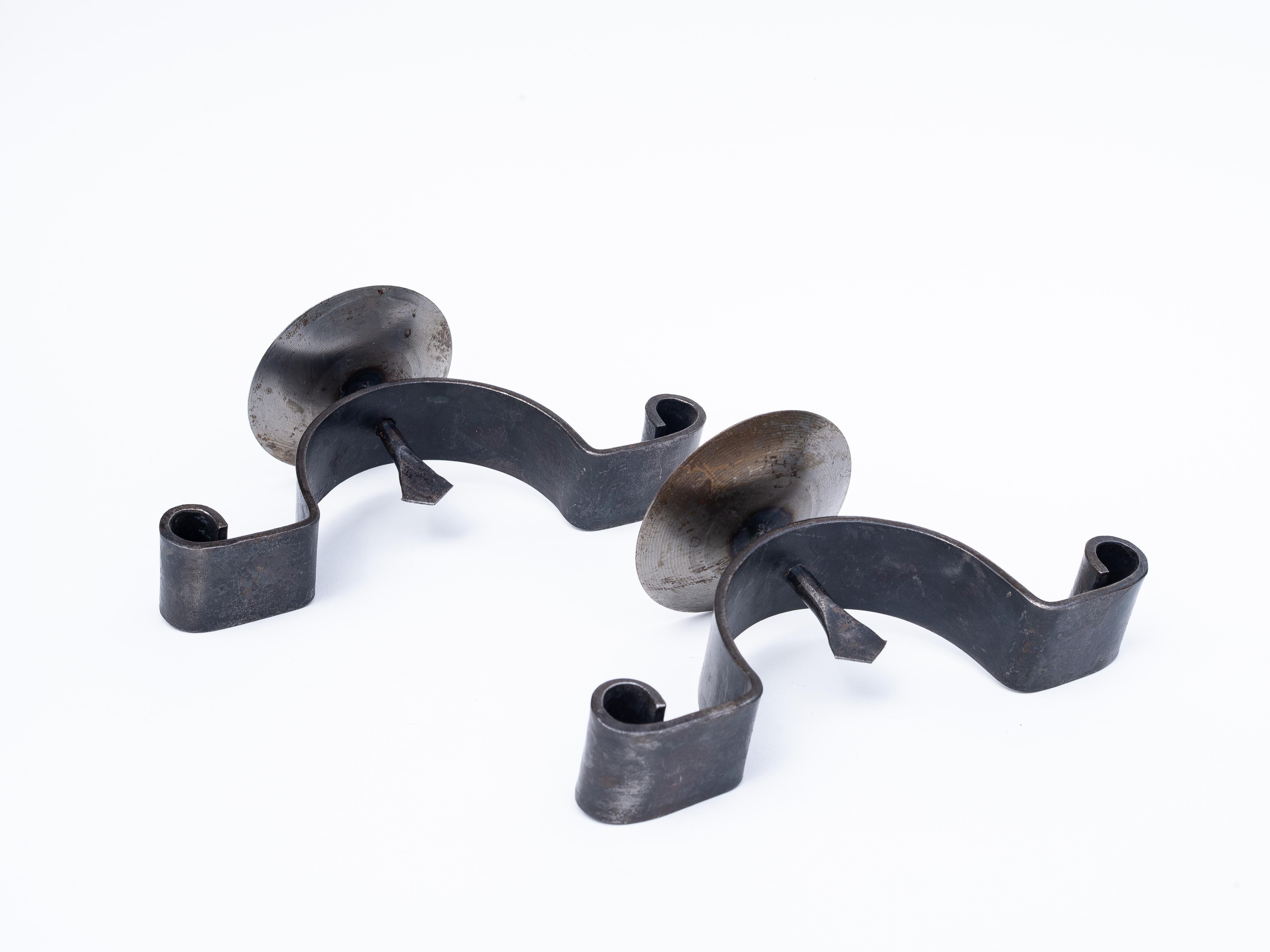 Candeleros / Portavelas Arts and Crafts - Hierro forjado - Siglo XIX en venta 3