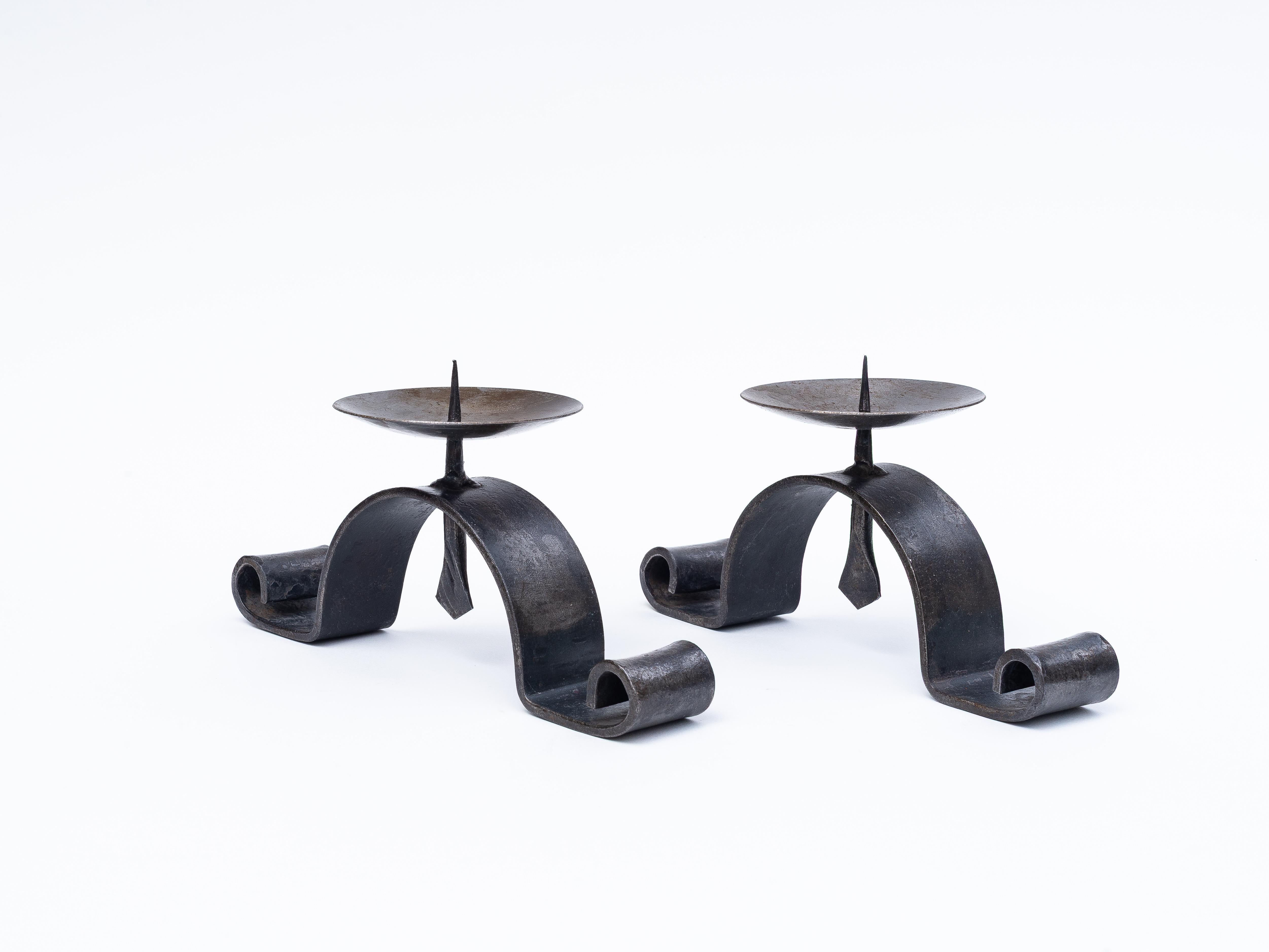 Candeleros / Portavelas Arts and Crafts - Hierro forjado - Siglo XIX en venta 1