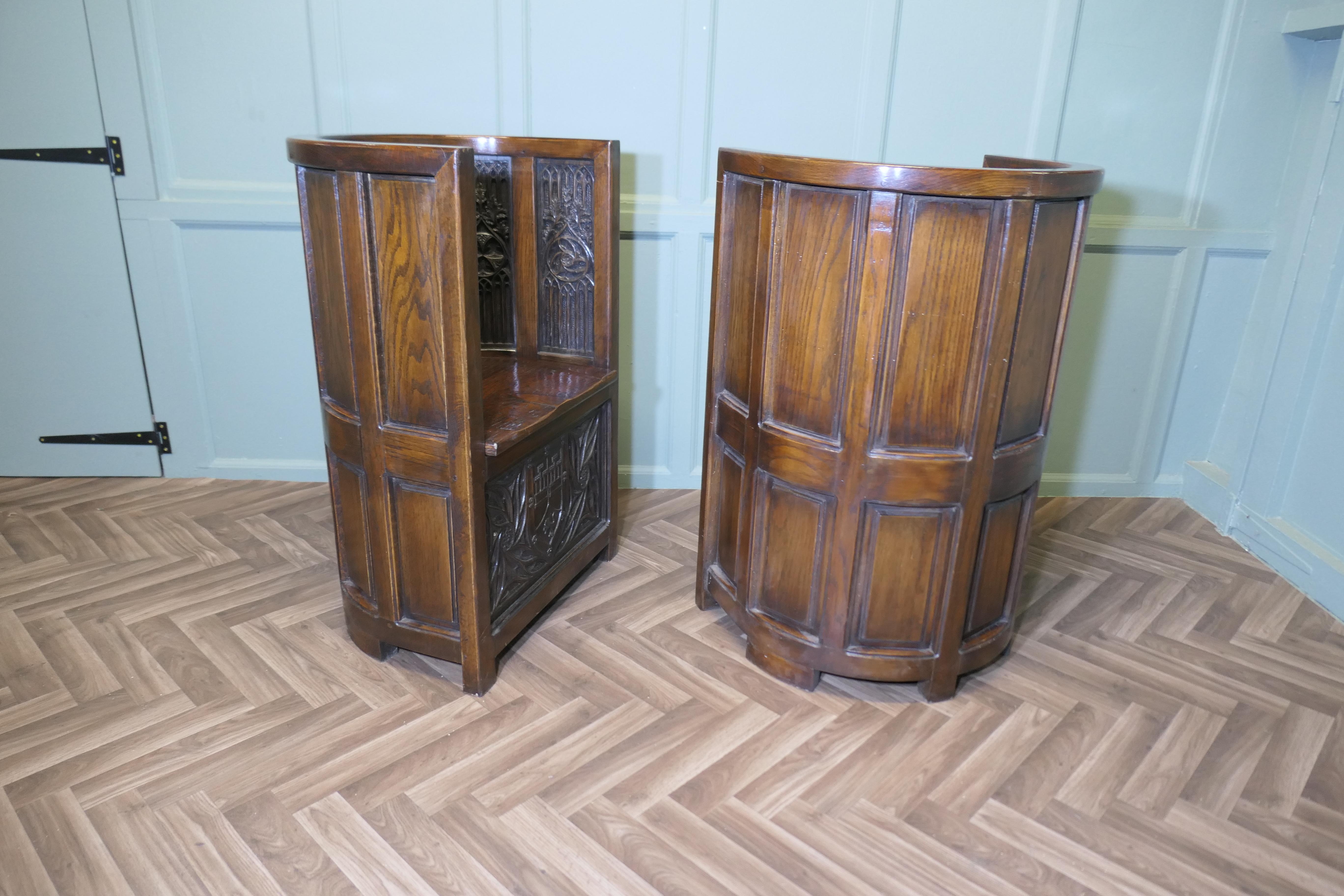 Arts and Crafts Carved Barrel Back Hall or Library Chairs in vendita 4