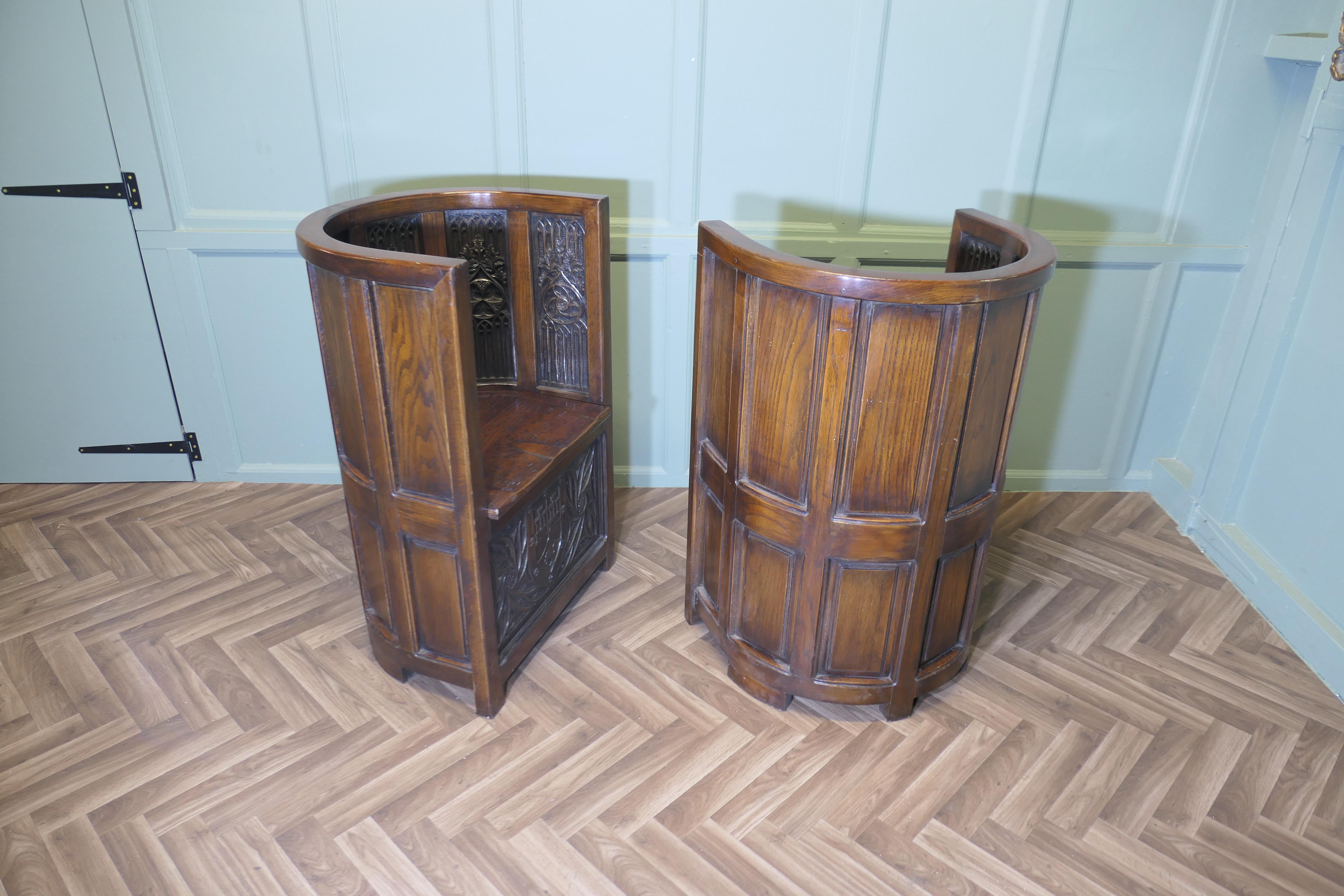 Arts and Crafts Carved Barrel Back Hall or Library Chairs in vendita 5