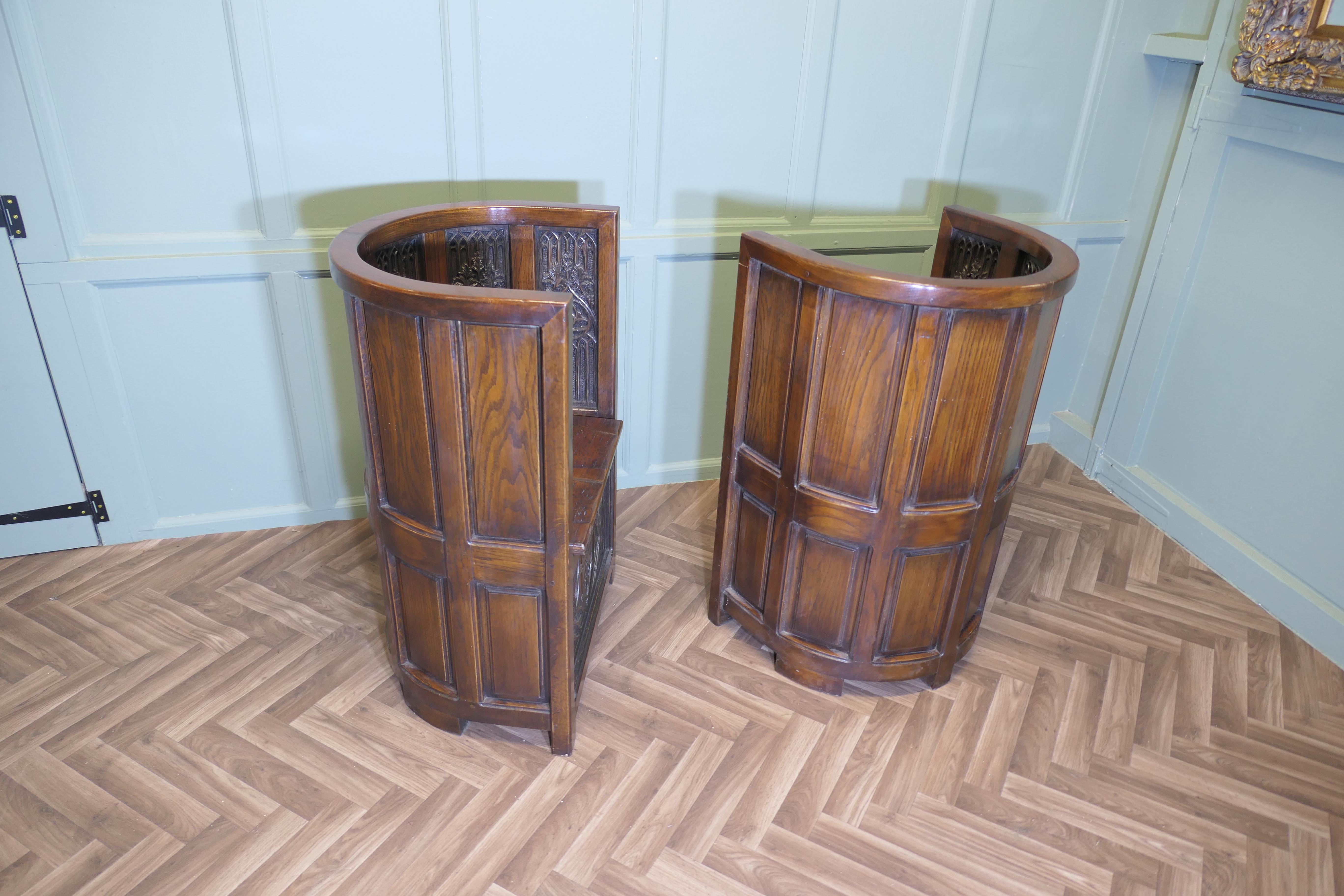 Arts and Crafts Carved Barrel Back Hall or Library Chairs in vendita 7