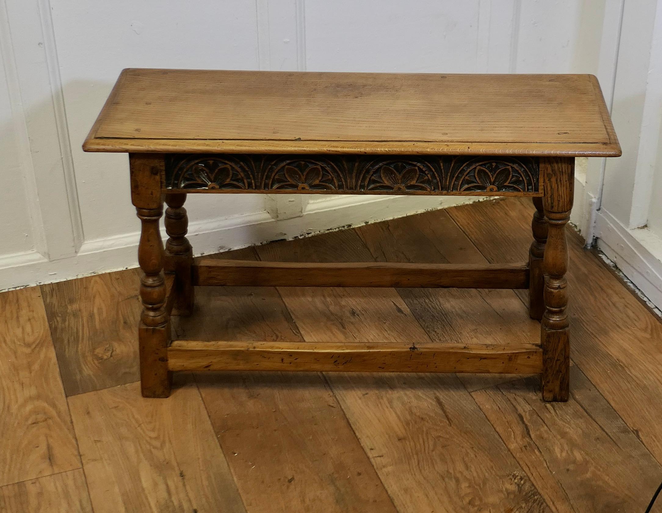 Arts and Crafts Carved Country Golden Oak Joint Style Window Seat, Hall Bench   In Good Condition In Chillerton, Isle of Wight