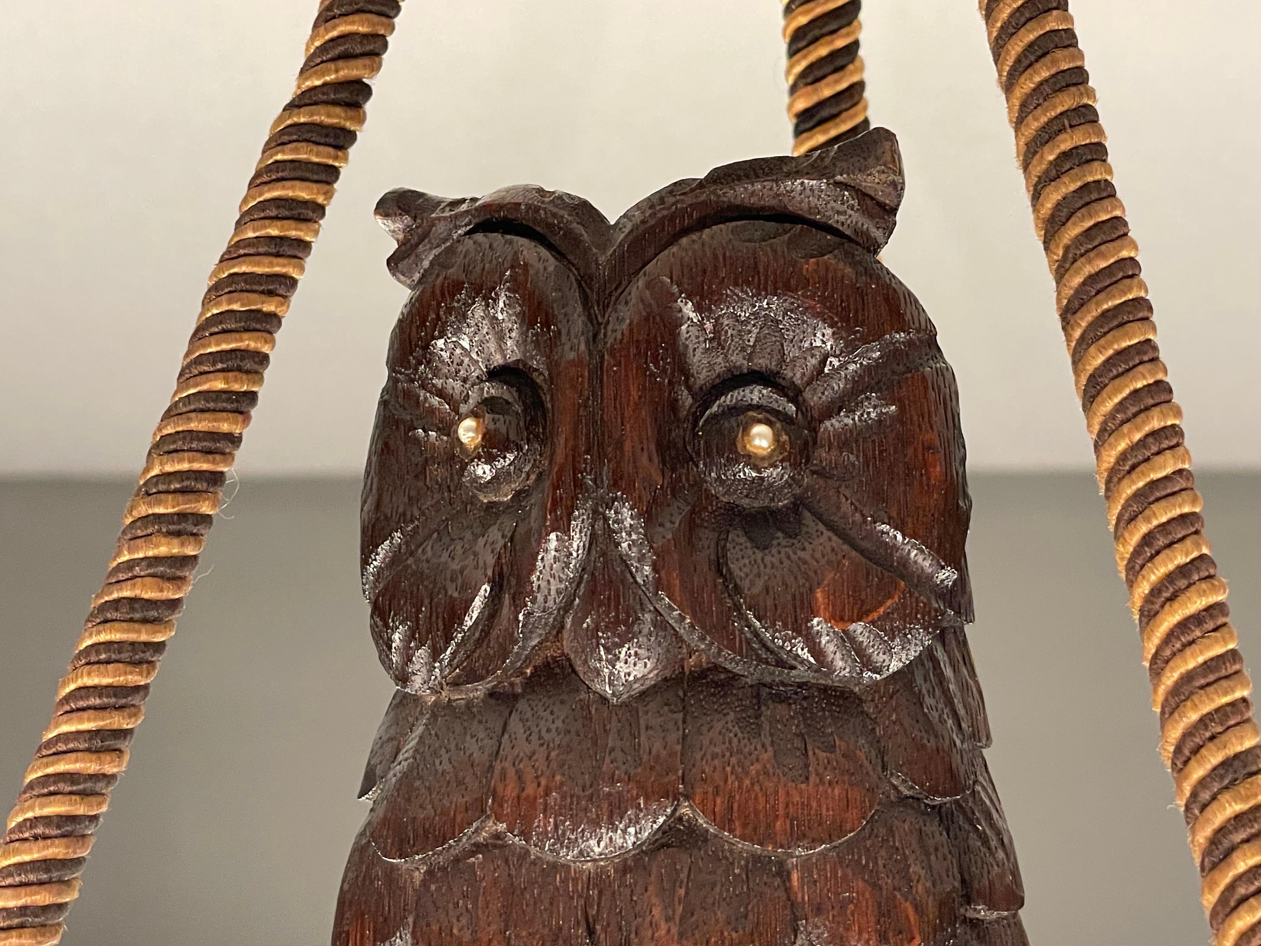 Lustre Arts & Crafts avec une superbe sculpture de hibou et des abat-jour en albâtre parfaits en vente 9