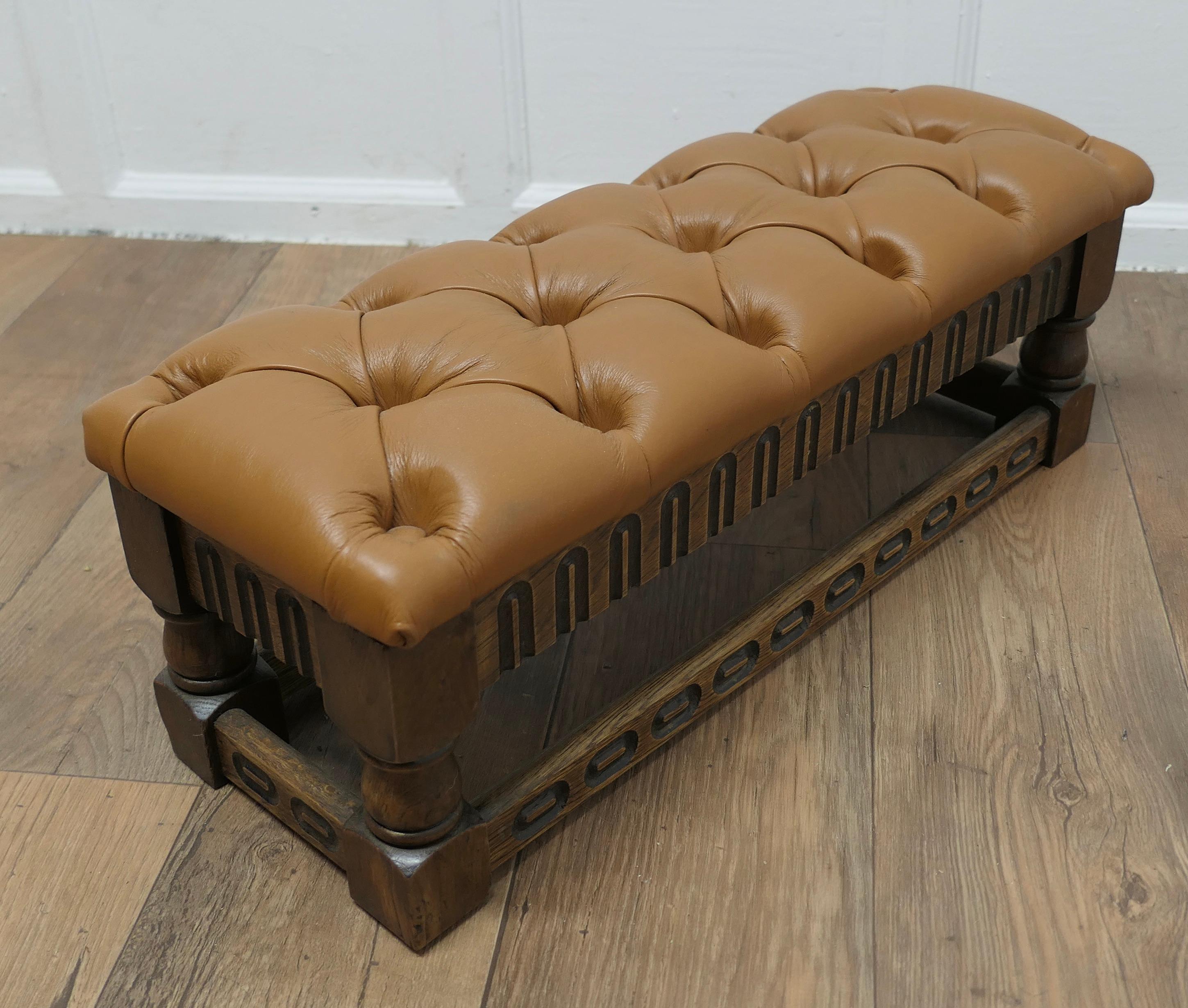 Early 20th Century Arts and Crafts Chesterfield Buttoned Leather Oak Foot Stool    For Sale