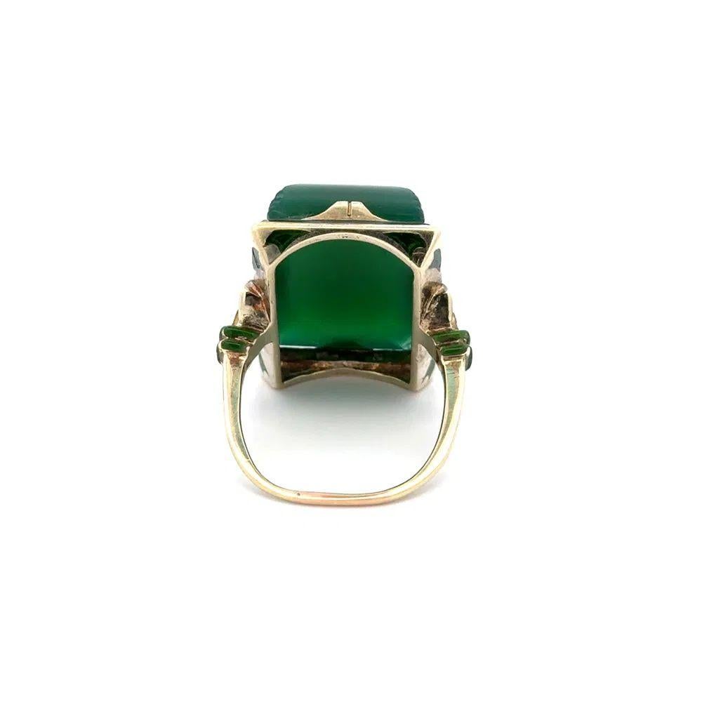 Arts and Crafts Chrysoprase and Enamel Gold Solitaire Statement Ring In Excellent Condition For Sale In Montreal, QC
