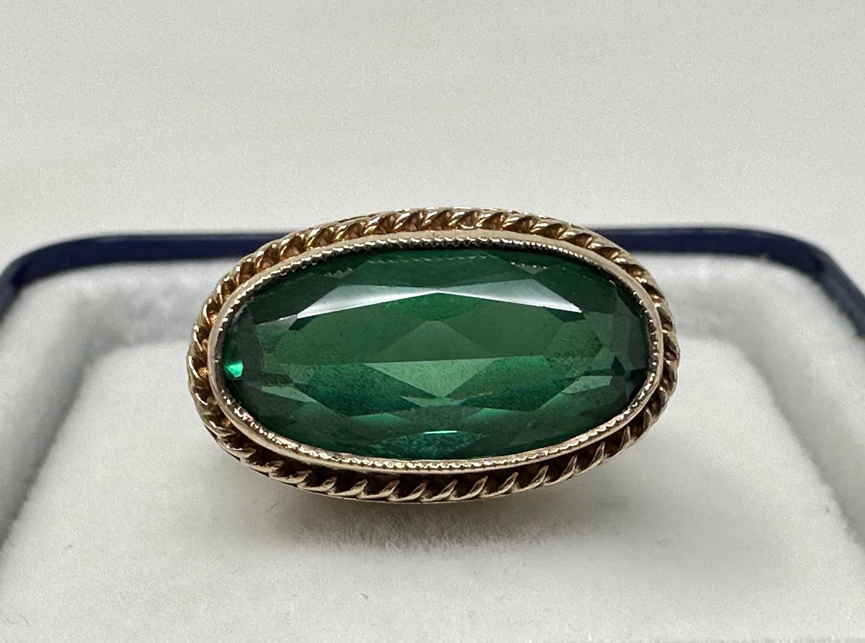 Arts and Crafts Circa 1890’s Green Tourmaline faceted Gold Ring  For Sale 2
