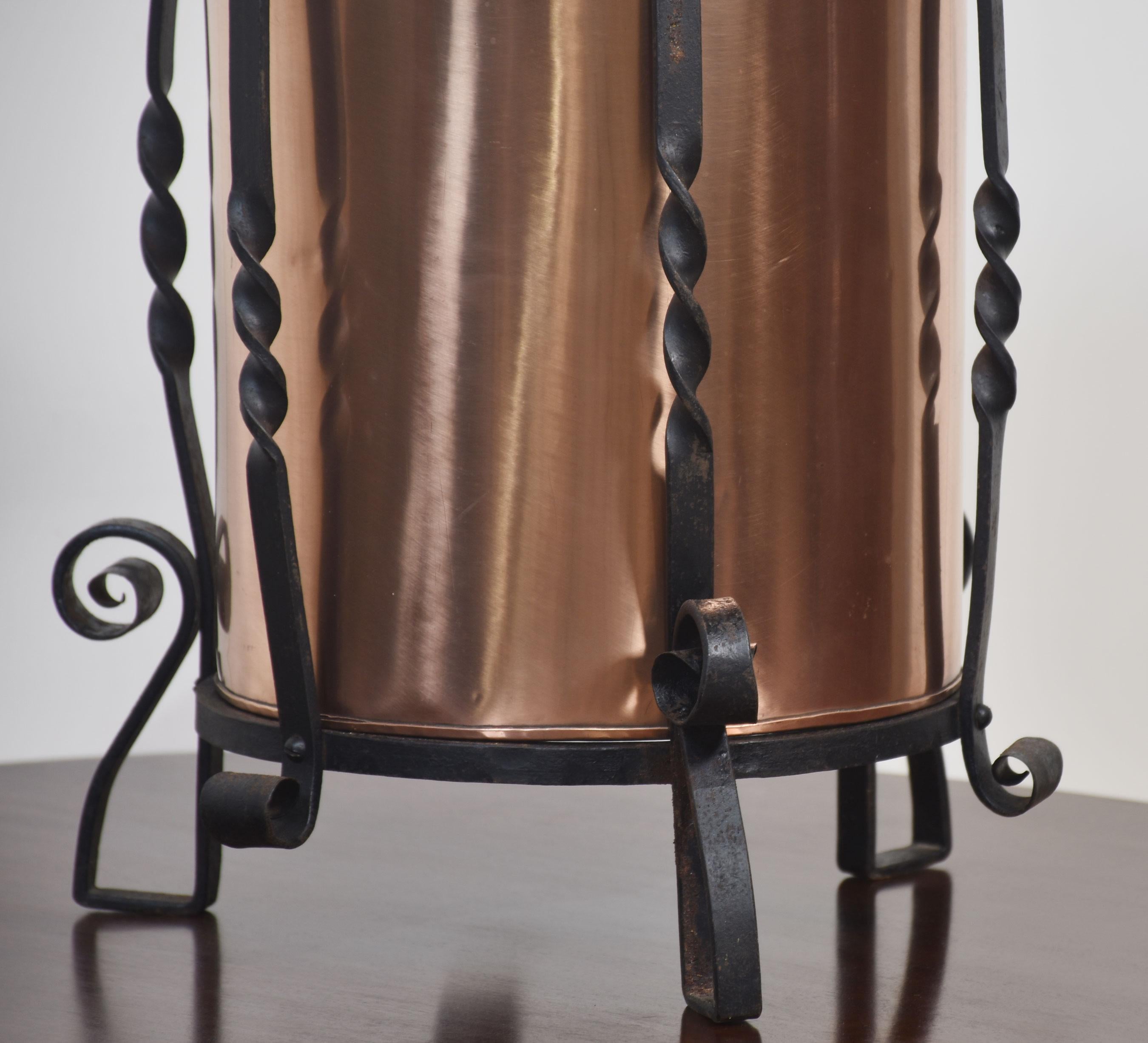 Arts and Crafts circular copper coal bucket In Good Condition For Sale In Cheshire, GB
