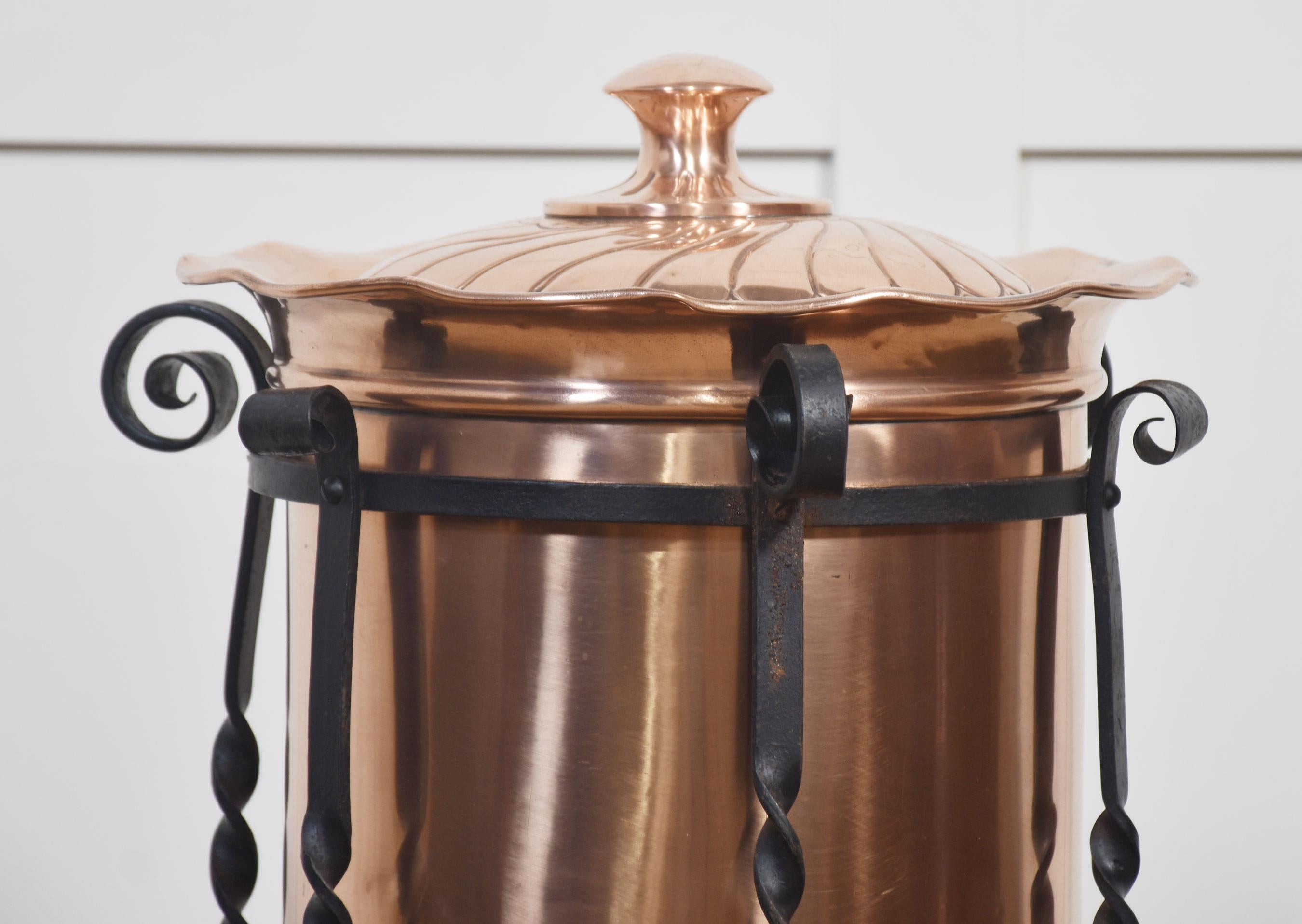 20th Century Arts and Crafts circular copper coal bucket For Sale