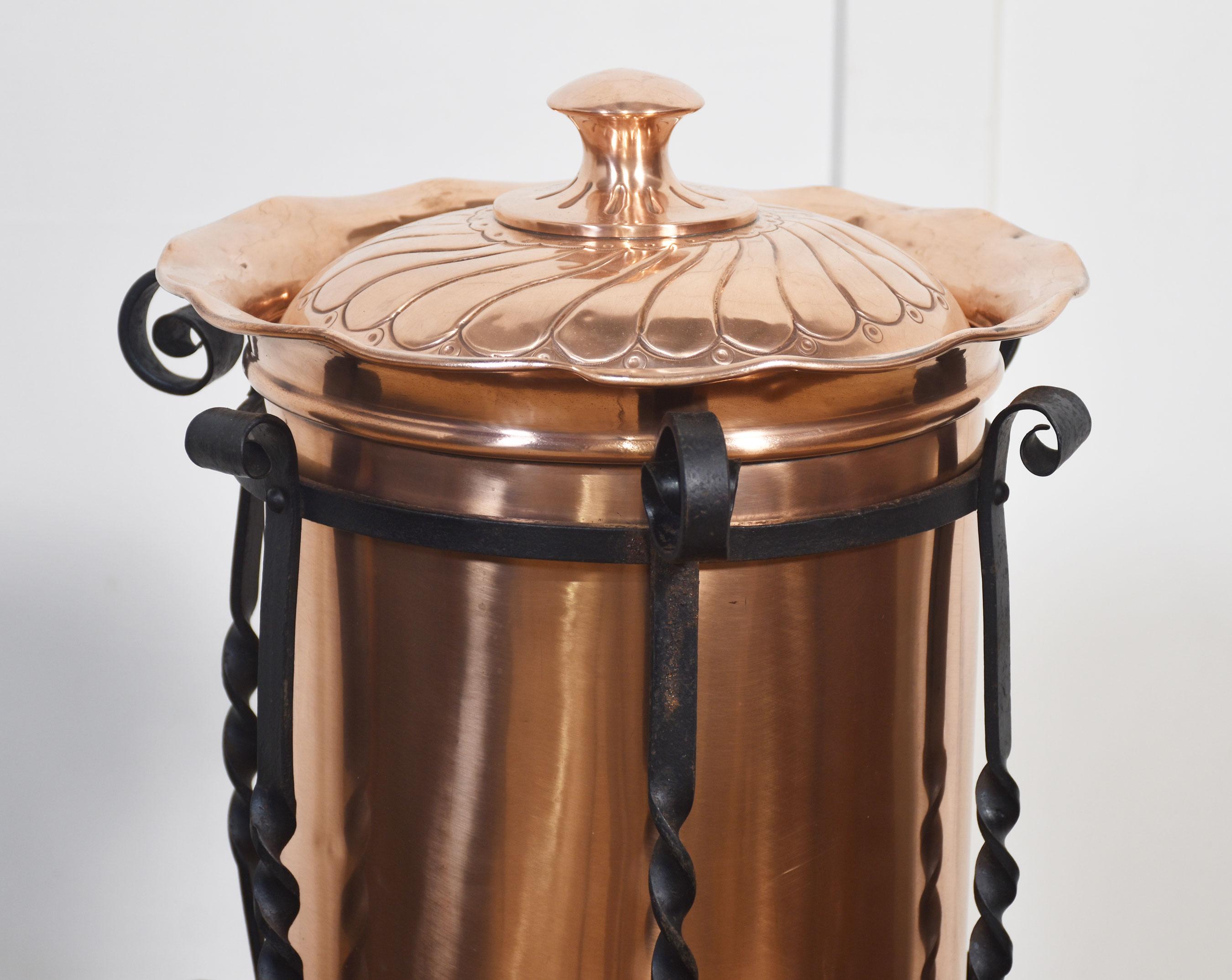 Copper Arts and Crafts circular copper coal bucket For Sale