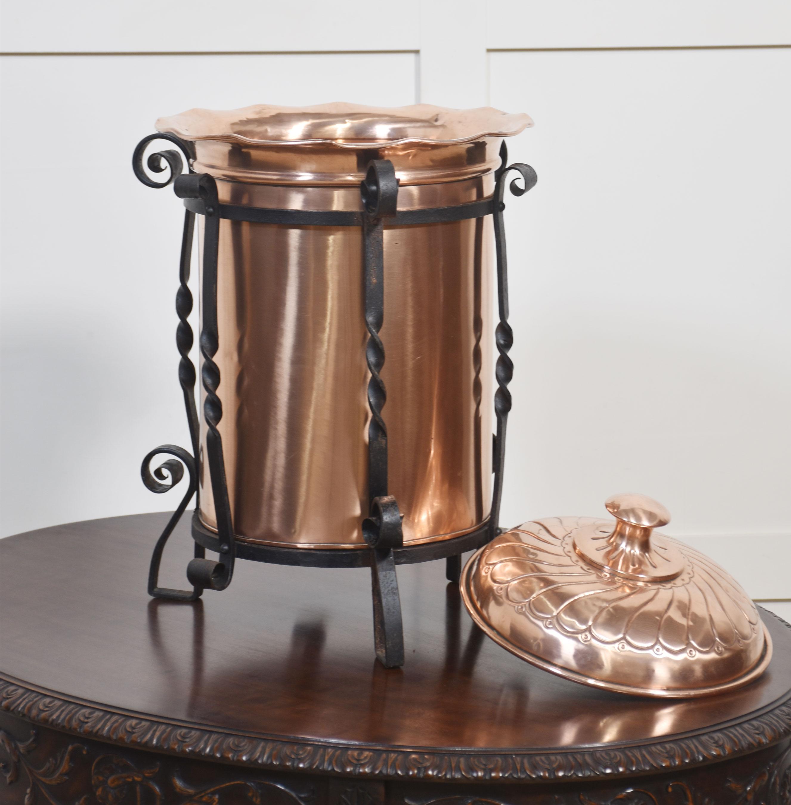 Arts and Crafts circular copper coal bucket For Sale 1