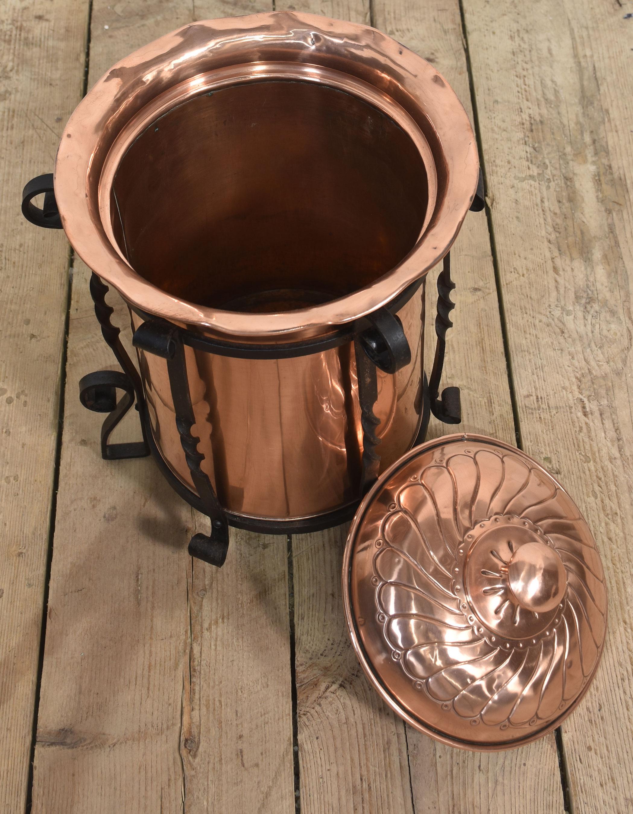 Arts and Crafts circular copper coal bucket For Sale 3
