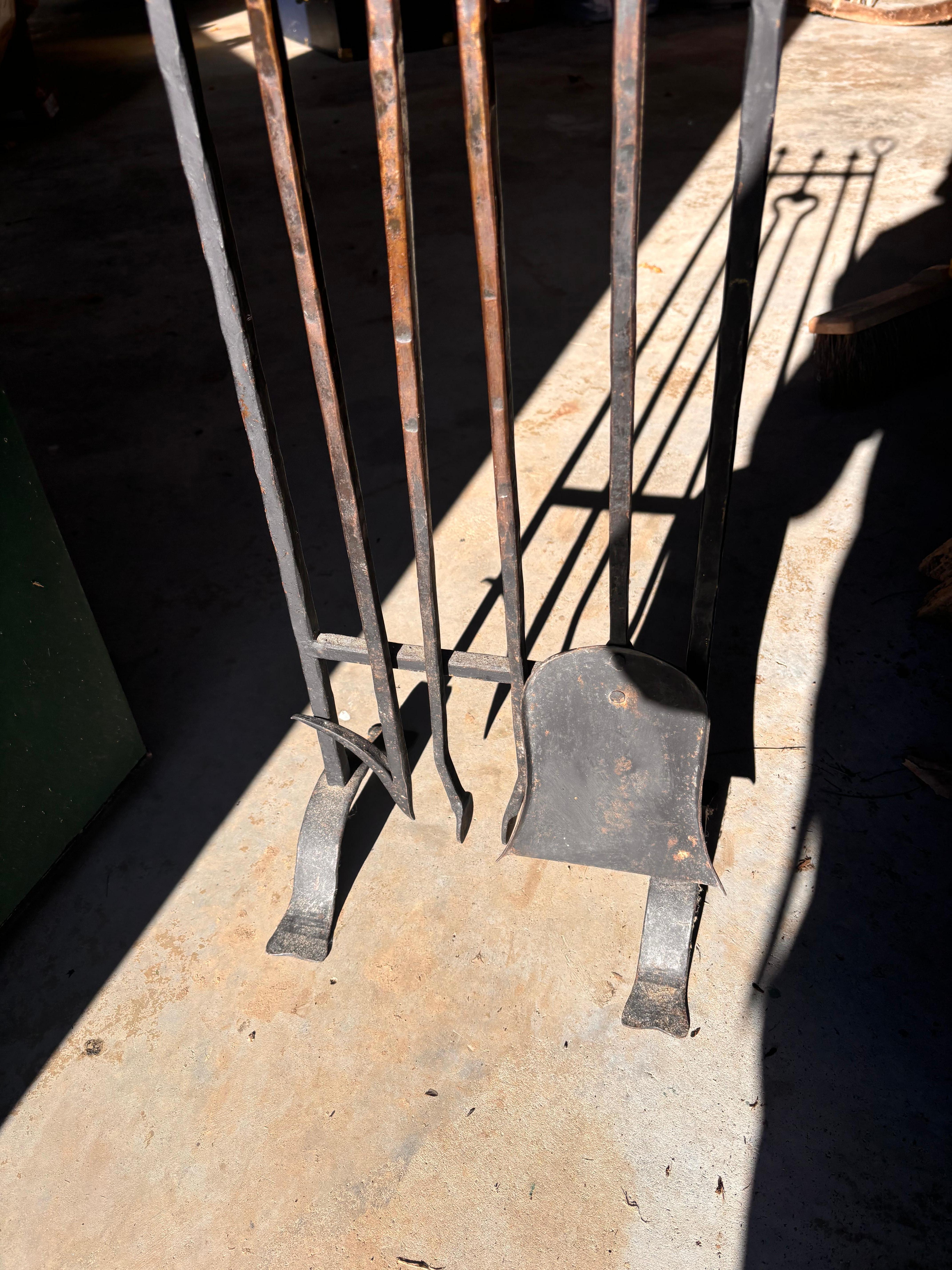 Juego completo Arts And Crafts Herramientas de hierro forjado a mano para chimeneas, Imprescindibles Estadounidense en venta