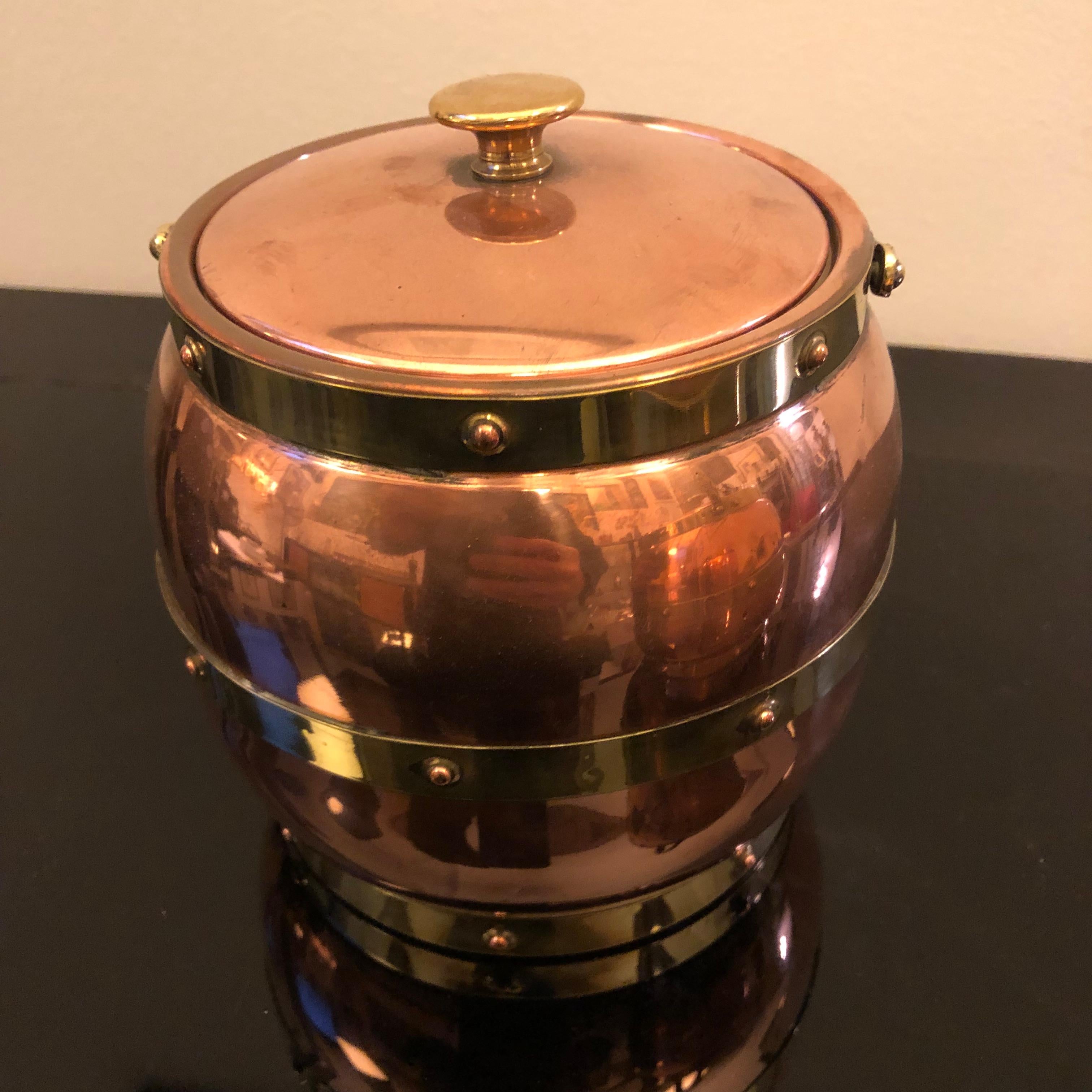 Arts & Crafts Copper and Brass British Ice Bucket, circa 1924 In Good Condition In Aci Castello, IT