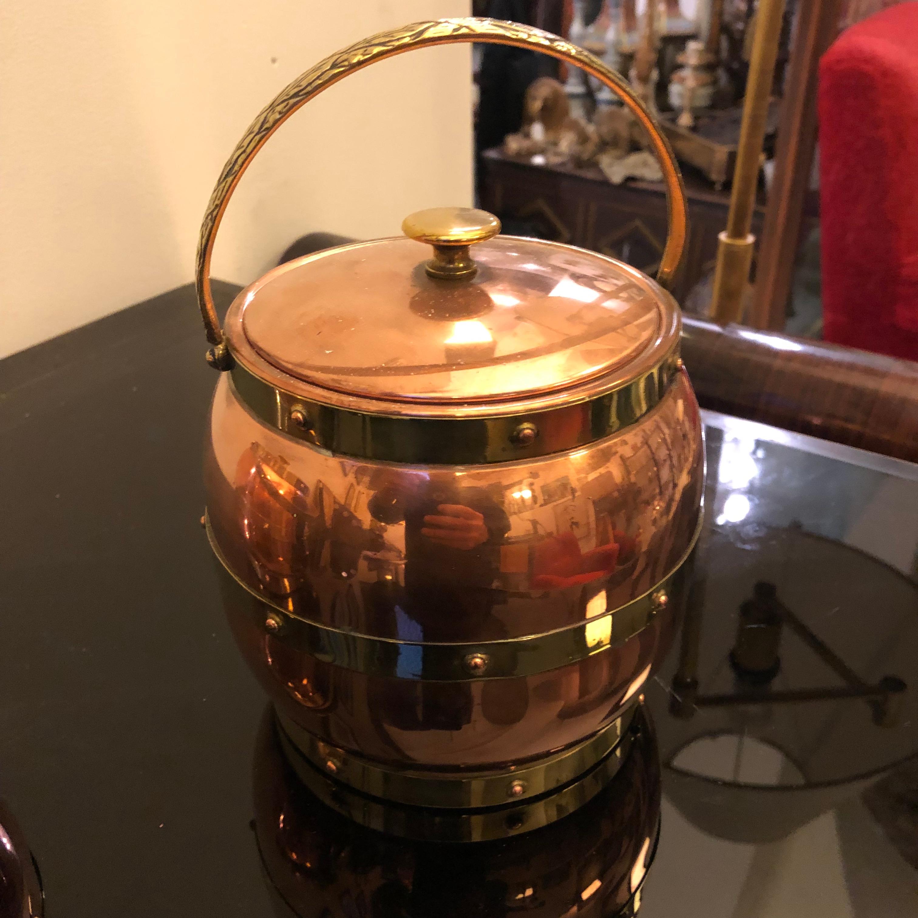 Arts & Crafts Copper and Brass British Ice Bucket, circa 1924 (Messing)