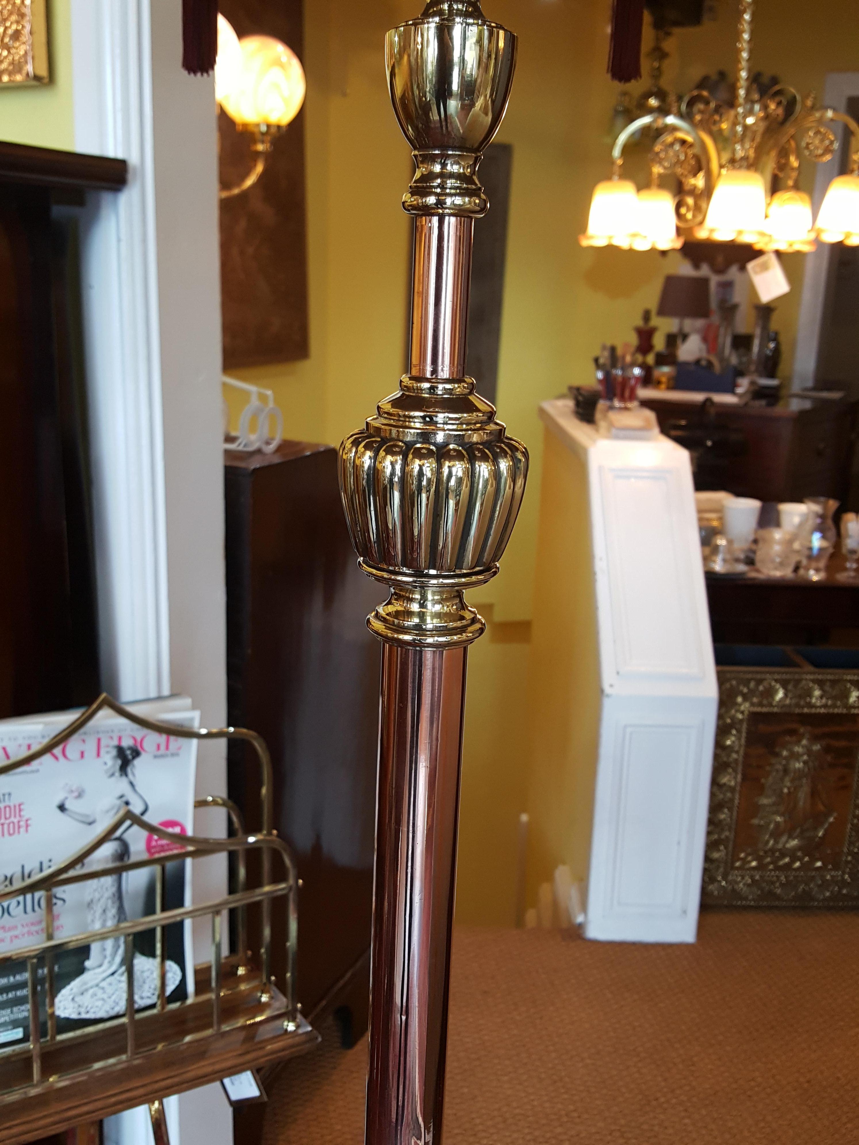 Arts and Crafts Copper and Brass Extendable Standard Lamp In Good Condition For Sale In Altrincham, Cheshire