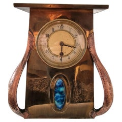 Pendule de cheminée Arts and Crafts en cuivre et laiton par Beldray of Bilston