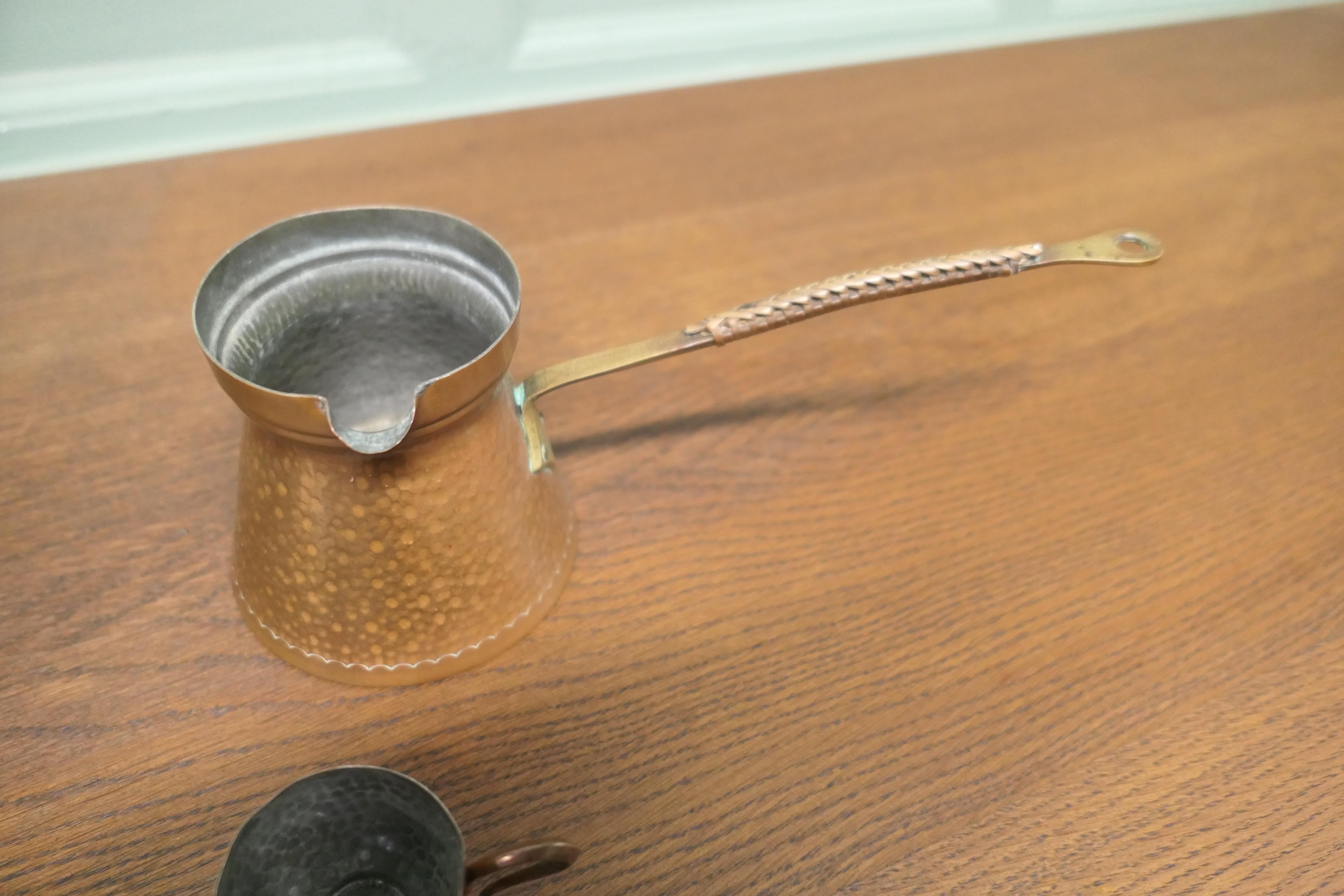 Arts and Crafts Collection'S di Arts and Craft in rame per la colazione  Una buona collezione in vendita