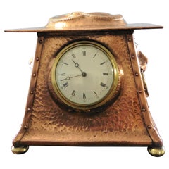 Horloge de cheminée Arts and Crafts en cuivre