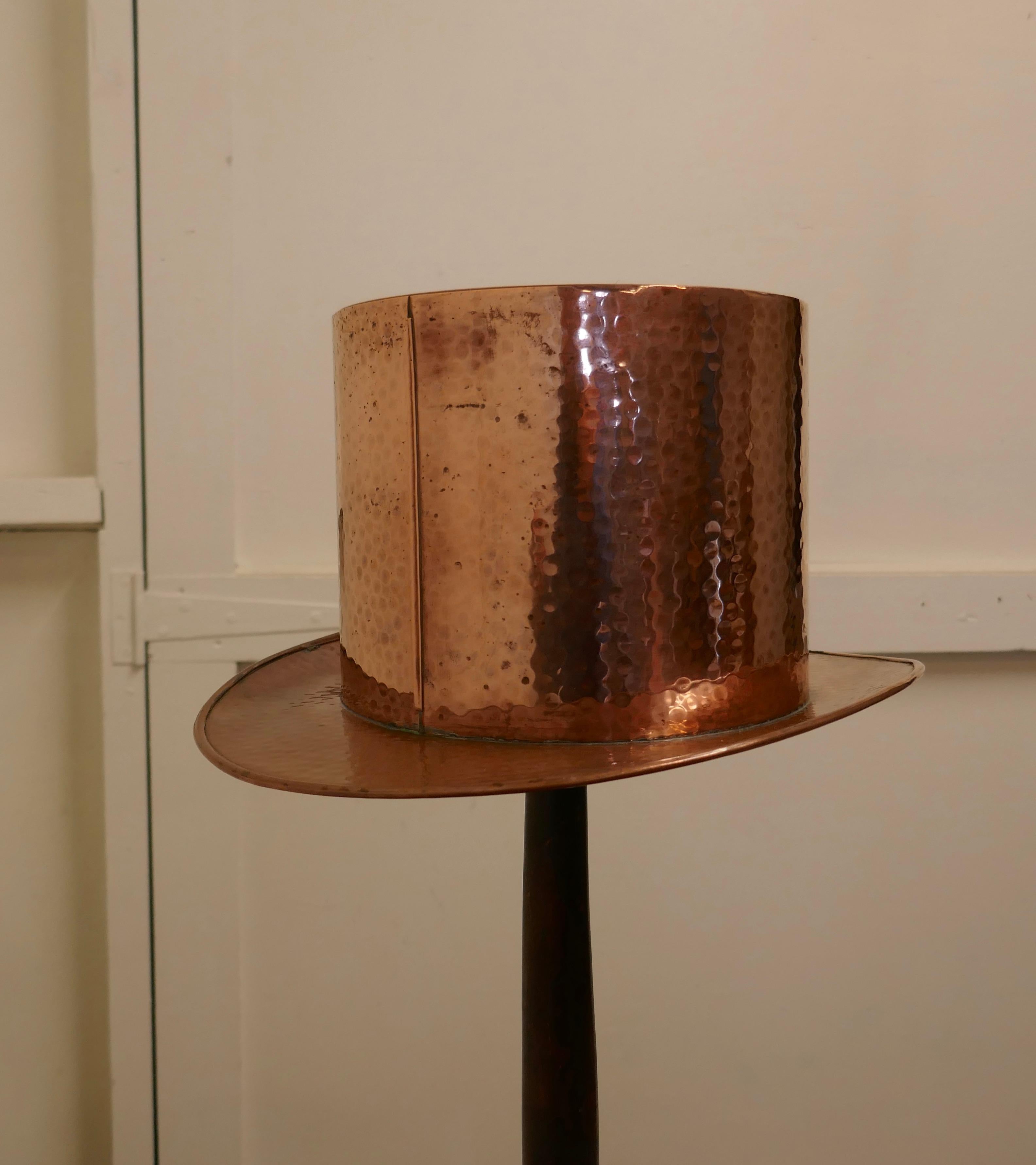 Arts and Crafts Copper Milliners Trade Sign, Copper Top Hat In Good Condition For Sale In Chillerton, Isle of Wight