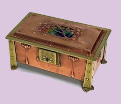 Arts & Crafts Schatulle aus Emaille:: Kupfer und Messing:: um 1900