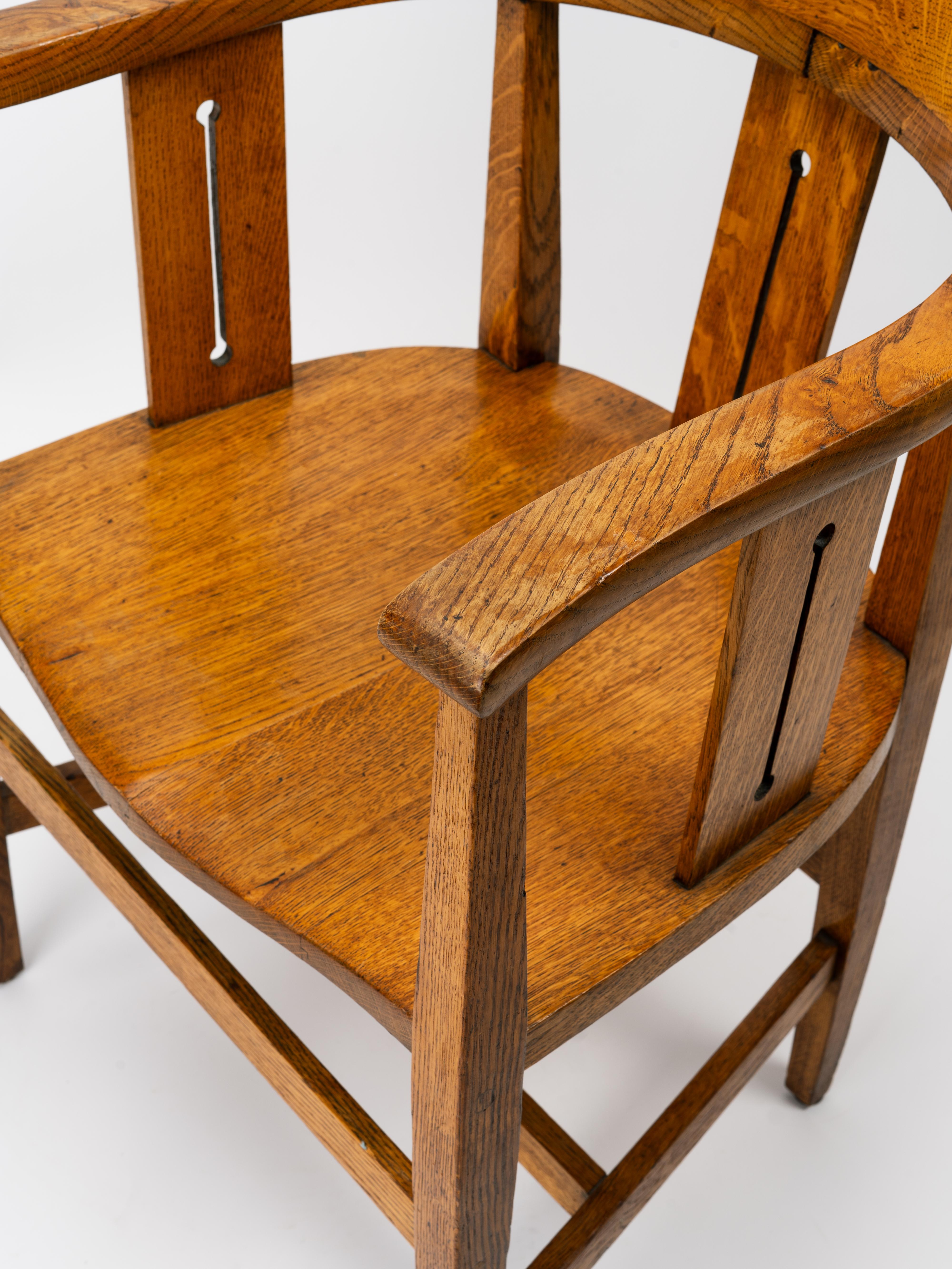 Arts and Crafts English Oak Shapland and Petter Armchair In Good Condition For Sale In Fort Collins, CO