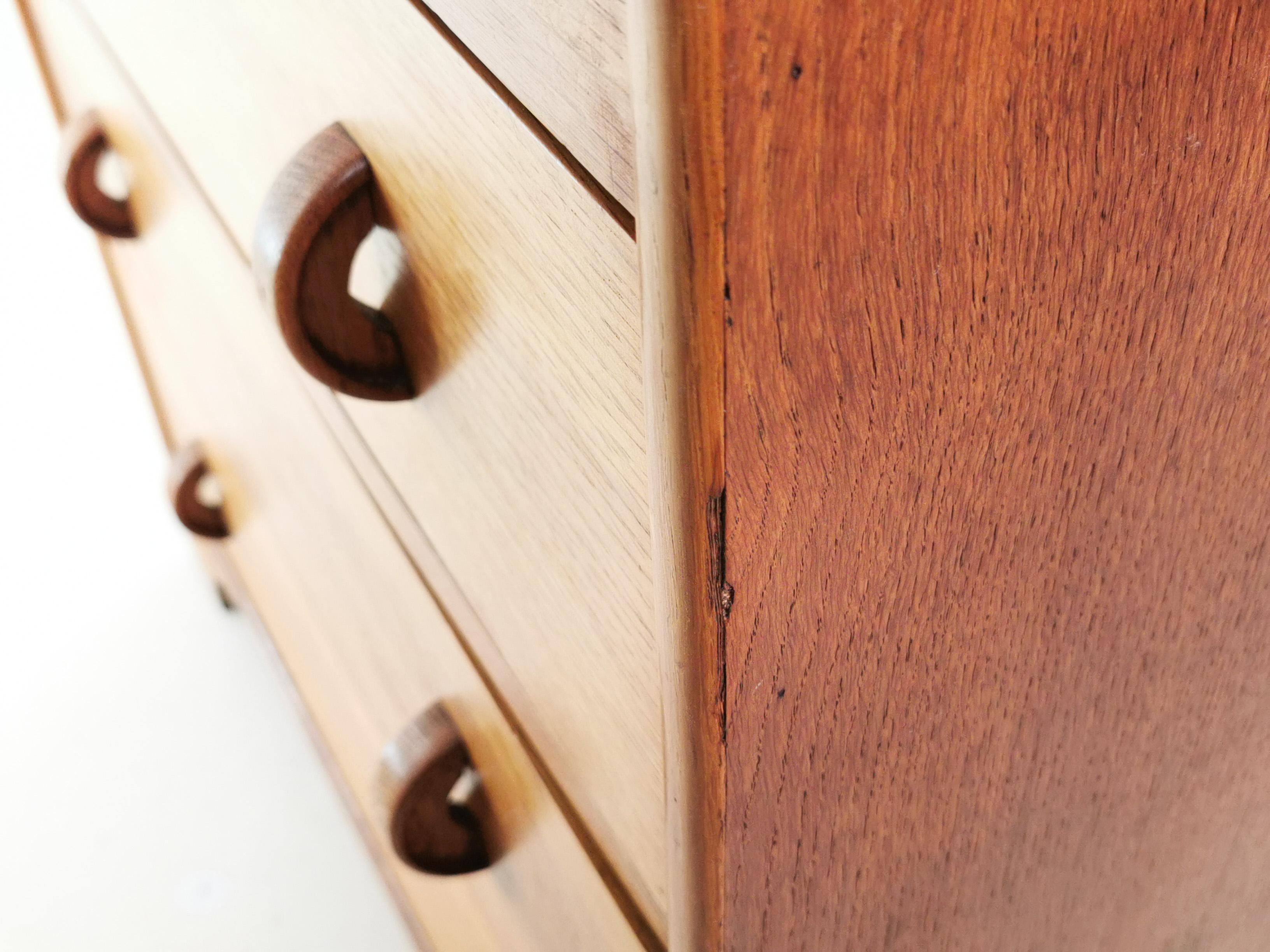 Arts & Crafts English Oak Vintage Chest of Drawers In Good Condition In STOKE ON TRENT, GB