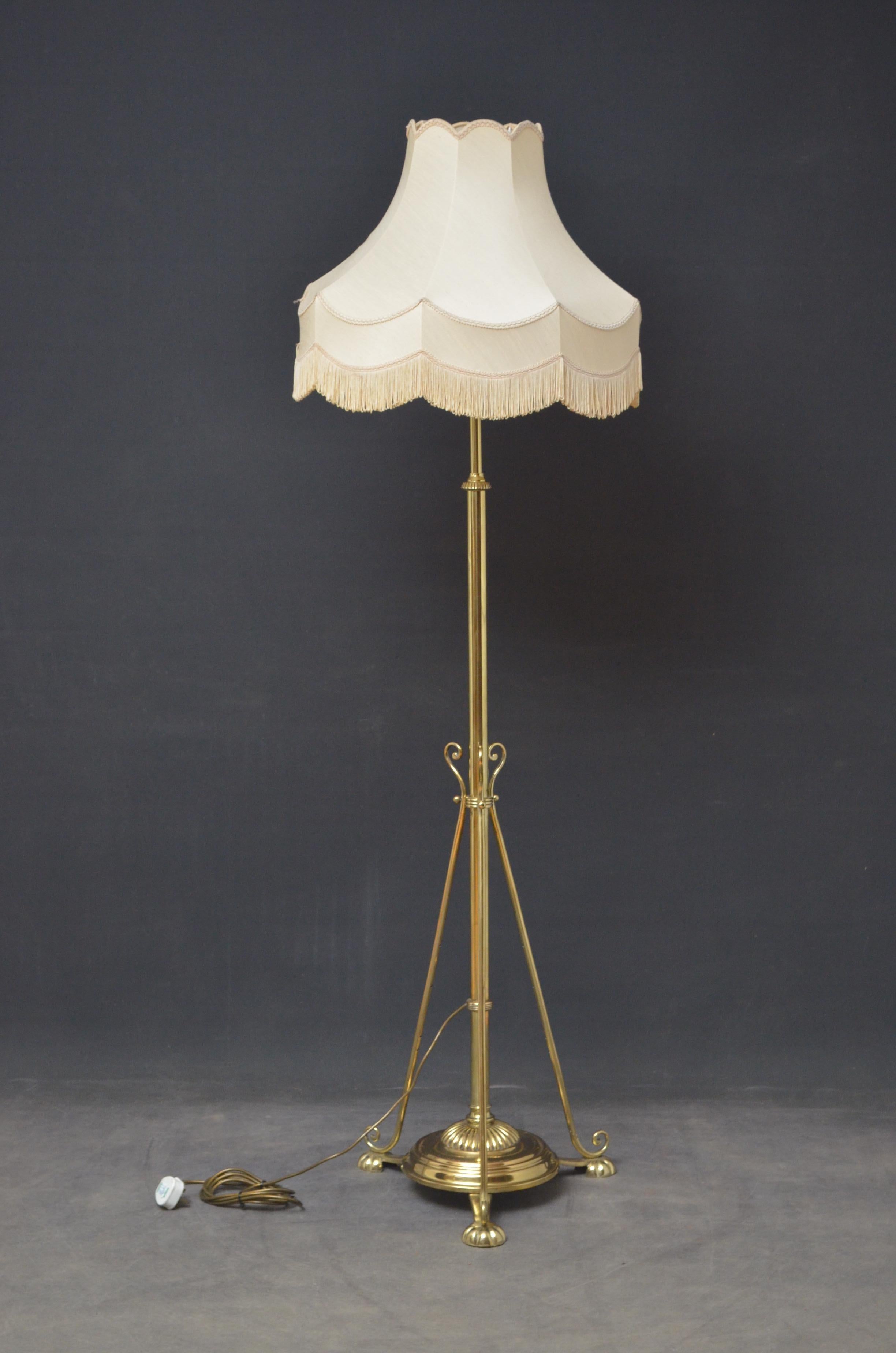 k0024, elegant Arts & Crafts brass standard lamp with height adjustable column and fluted circular base terminating in 3 fluted pad feet. This antique lamp has been rewired and PAT tested. It is ready to use at home. Lampshade is not included but it